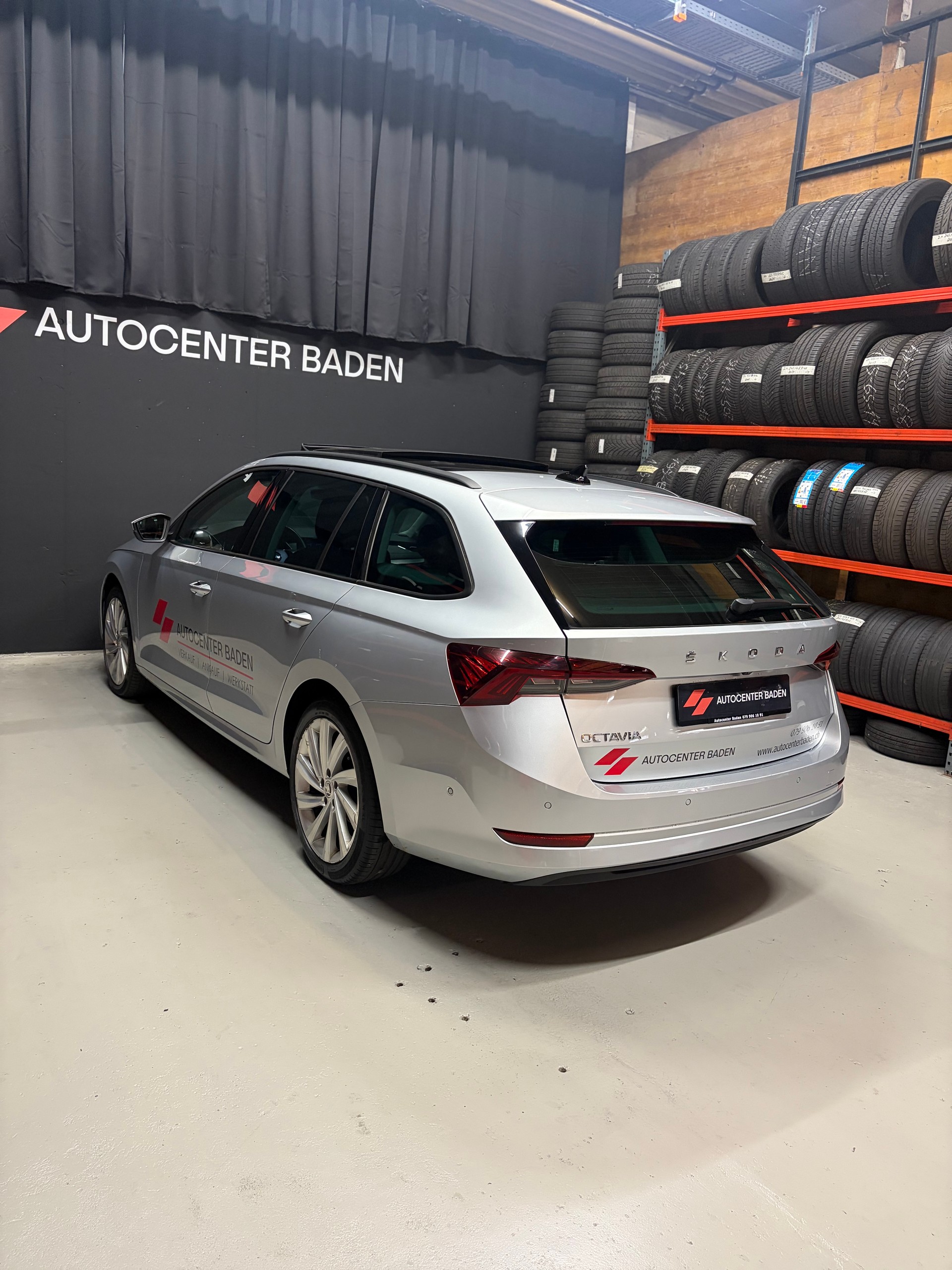 SKODA Octavia Combi 2.0 TDI DSG Style-image-4