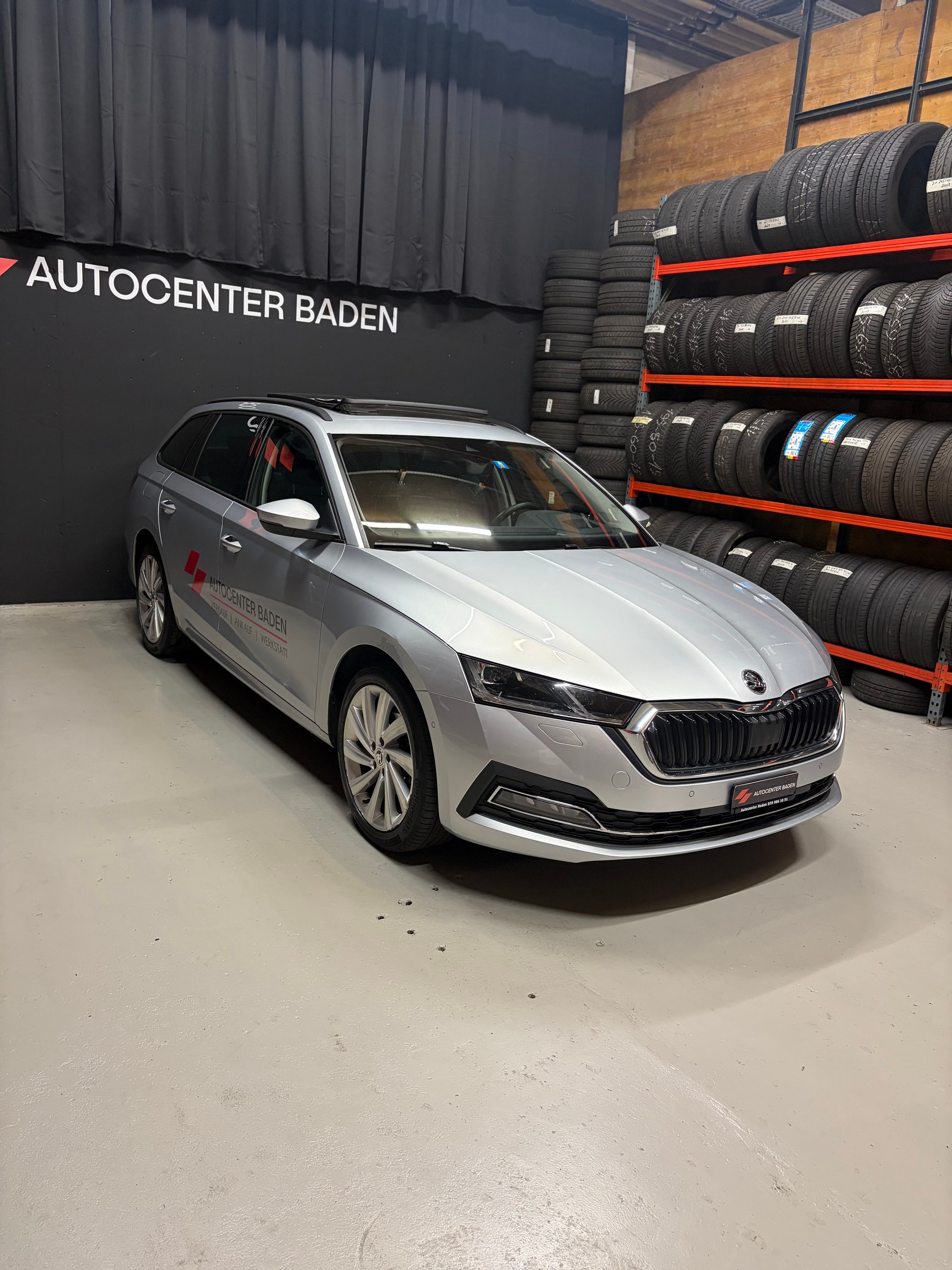 SKODA Octavia Combi 2.0 TDI DSG Style-showroom-element-3