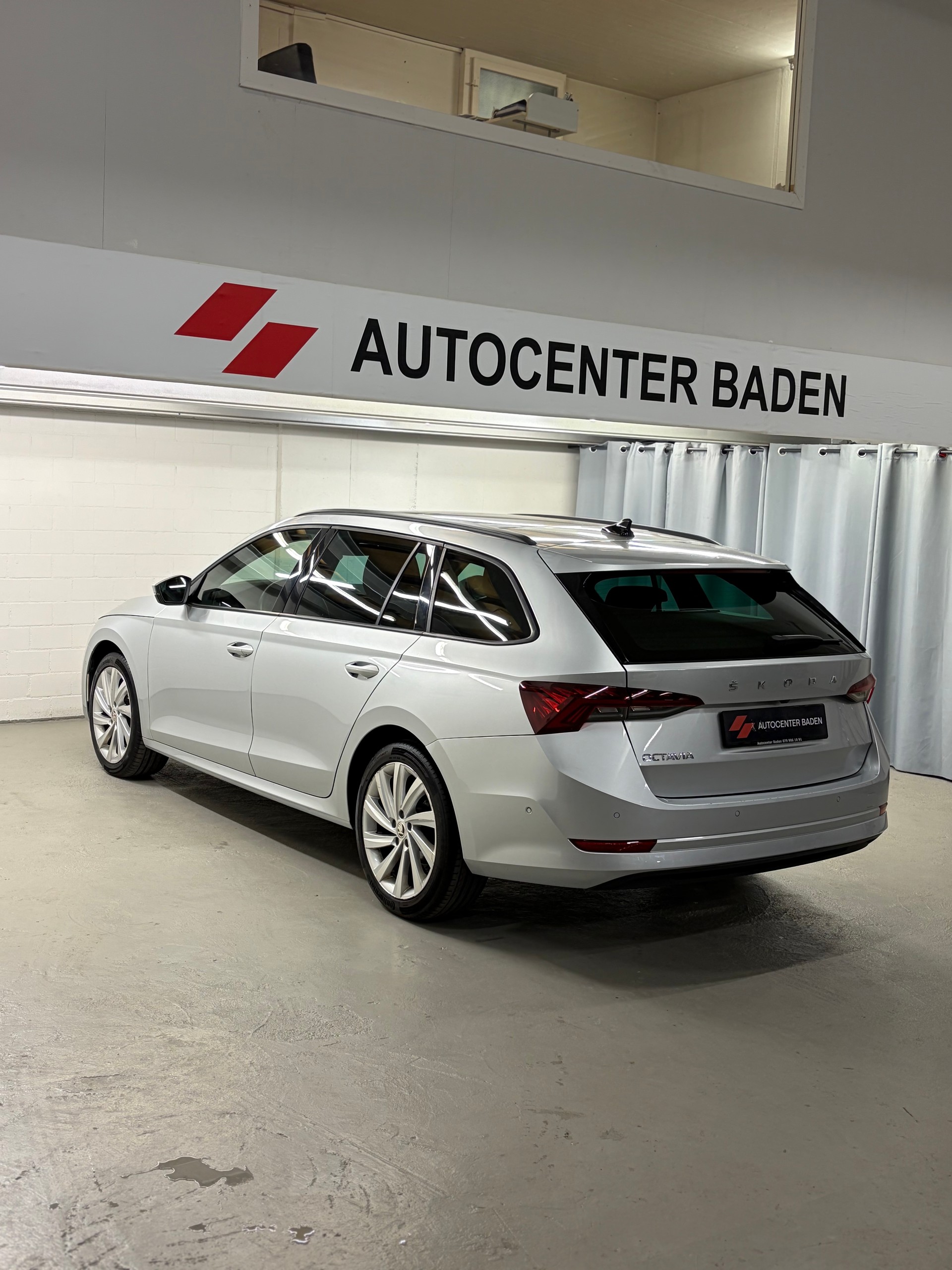 SKODA Octavia Combi 2.0 TDI DSG Style-image-5