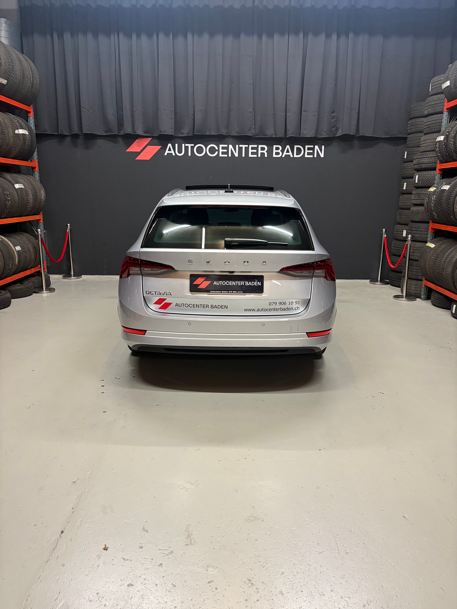 SKODA Octavia Combi 2.0 TDI DSG Style-image-5