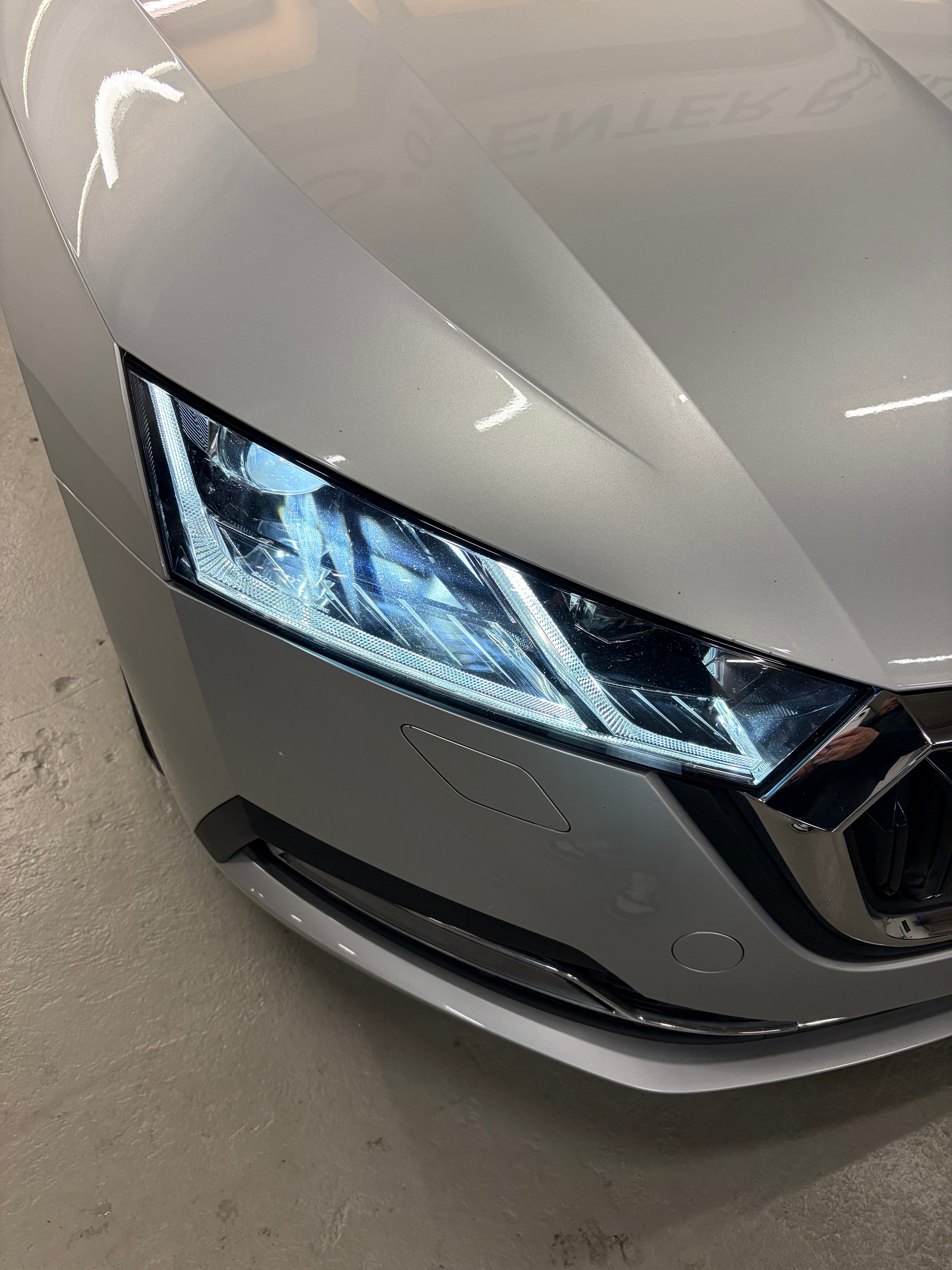 SKODA Octavia Combi 2.0 TDI DSG Style-image-6