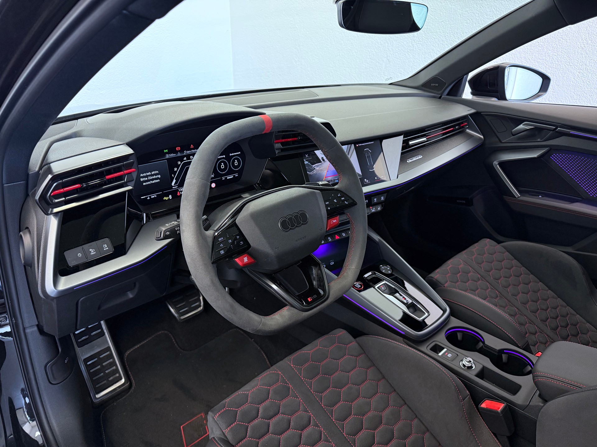 AUDI RS3 Sportback "UNIKAT" mit Schalensitze 2.5 TSI quattro S-tronic-image-18