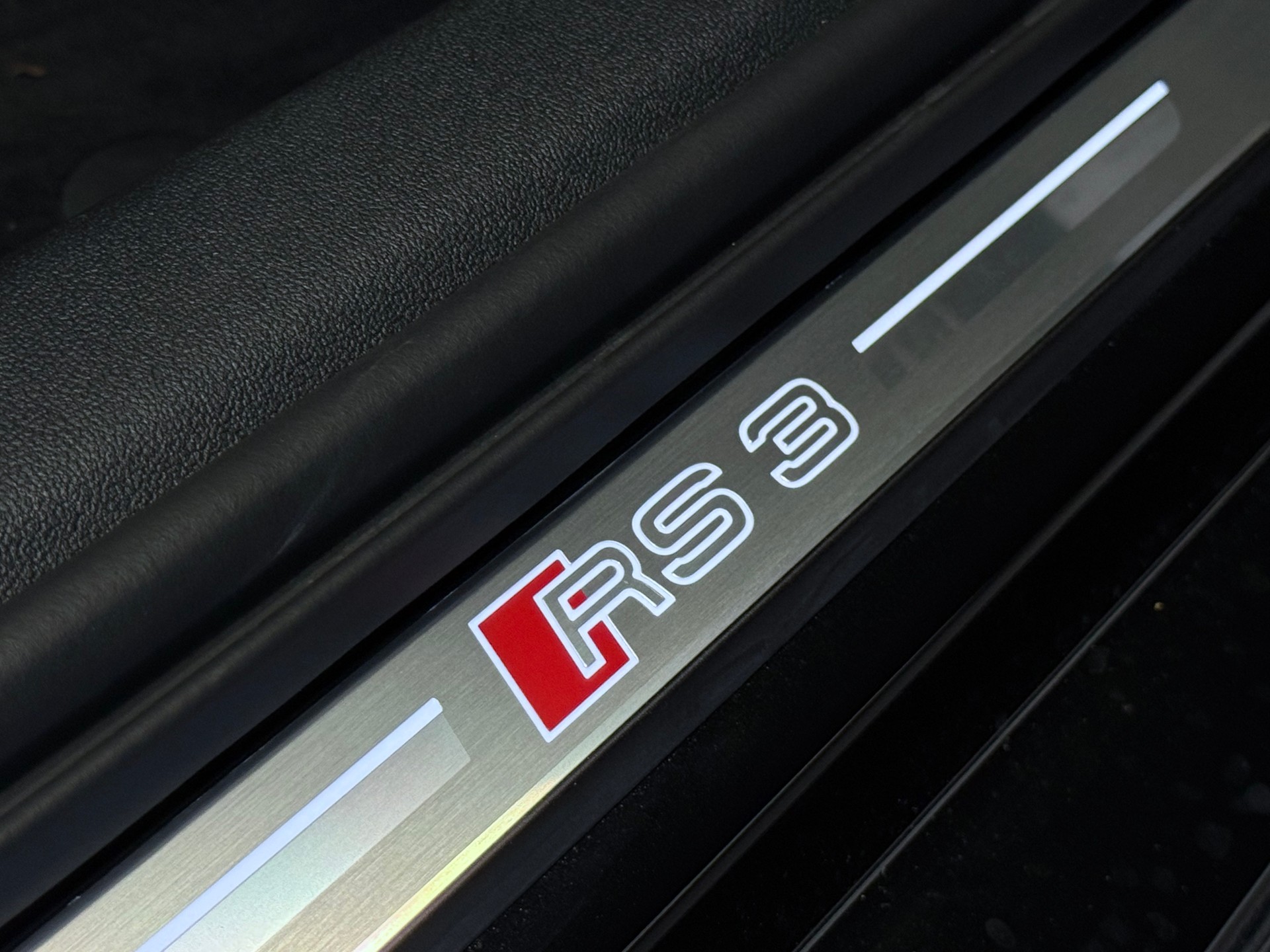 AUDI RS3 Sportback "UNIKAT" mit Schalensitze 2.5 TSI quattro S-tronic-image-26
