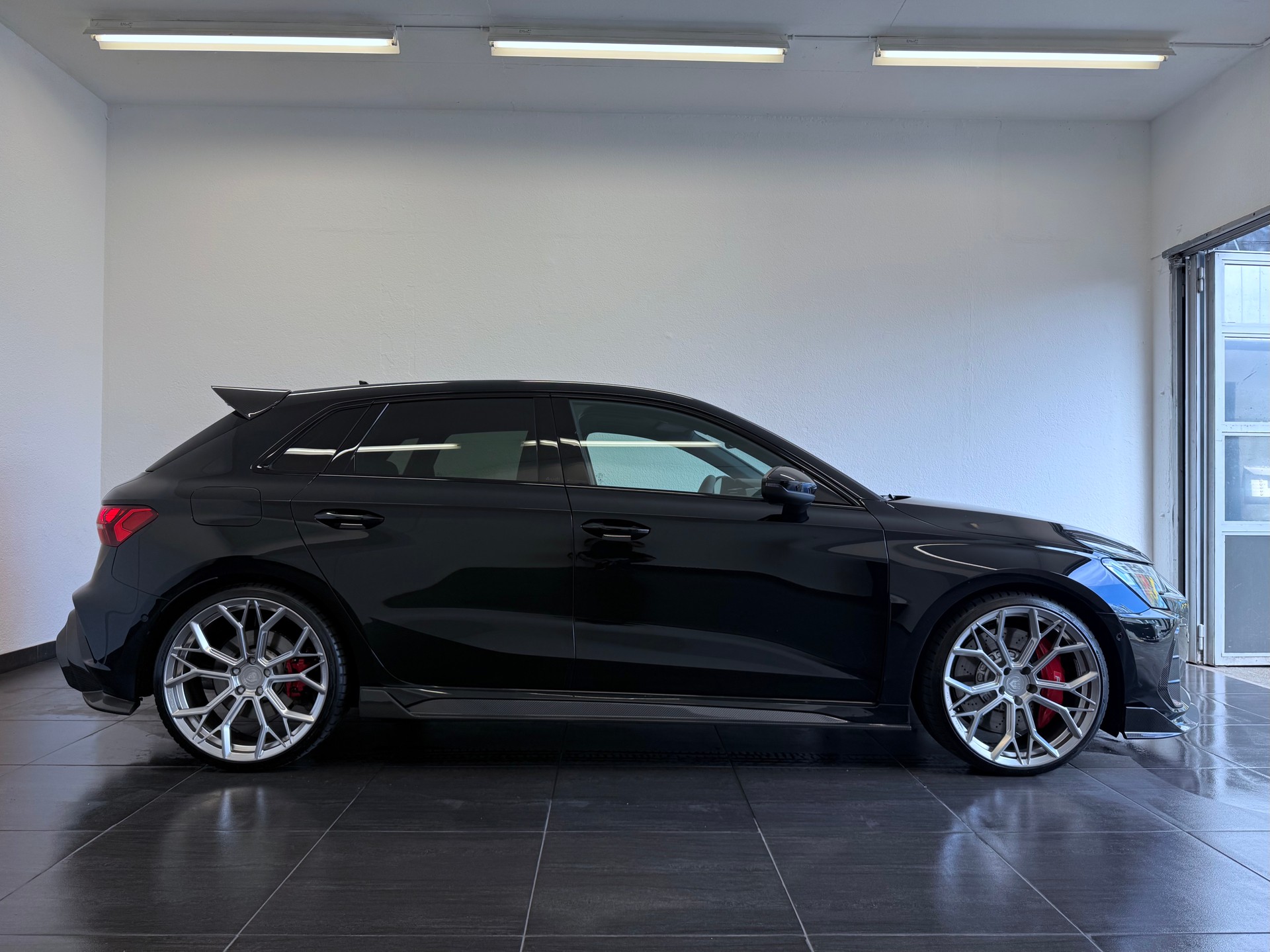 AUDI RS3 Sportback "UNIKAT" mit Schalensitze 2.5 TSI quattro S-tronic-image-4