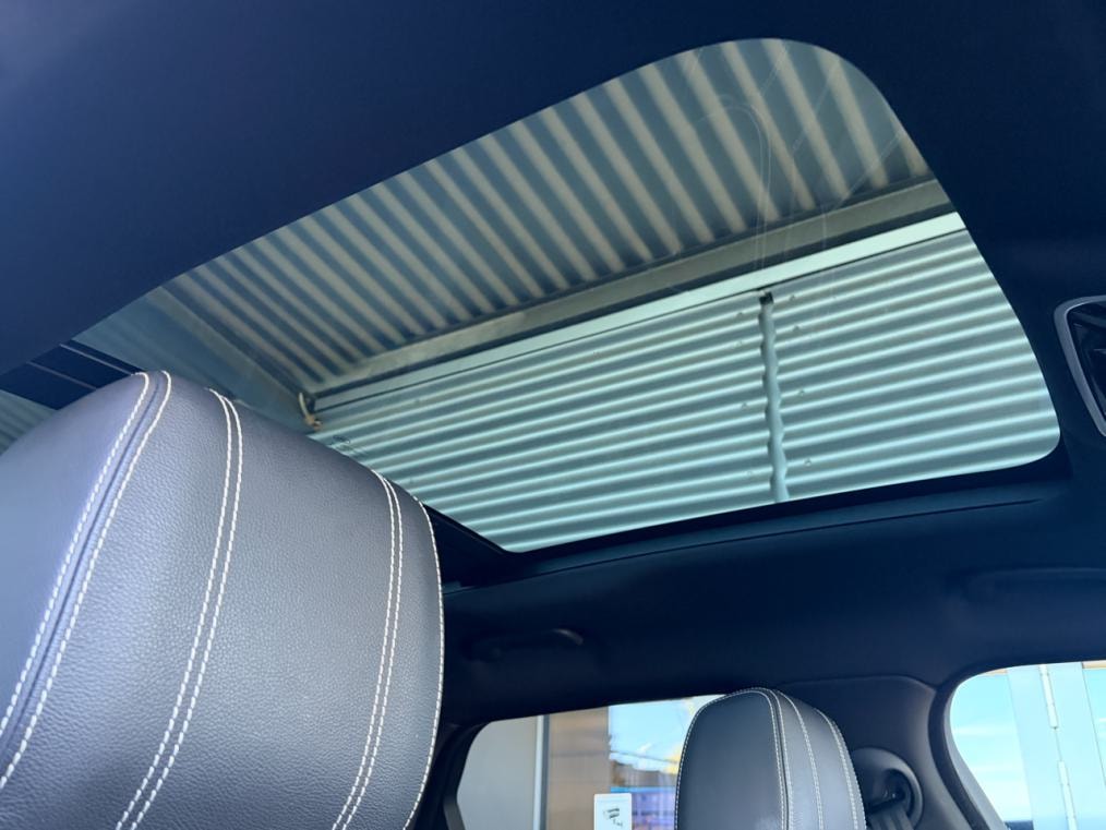 LAND ROVER Range Rover Velar D 240 S-image-11