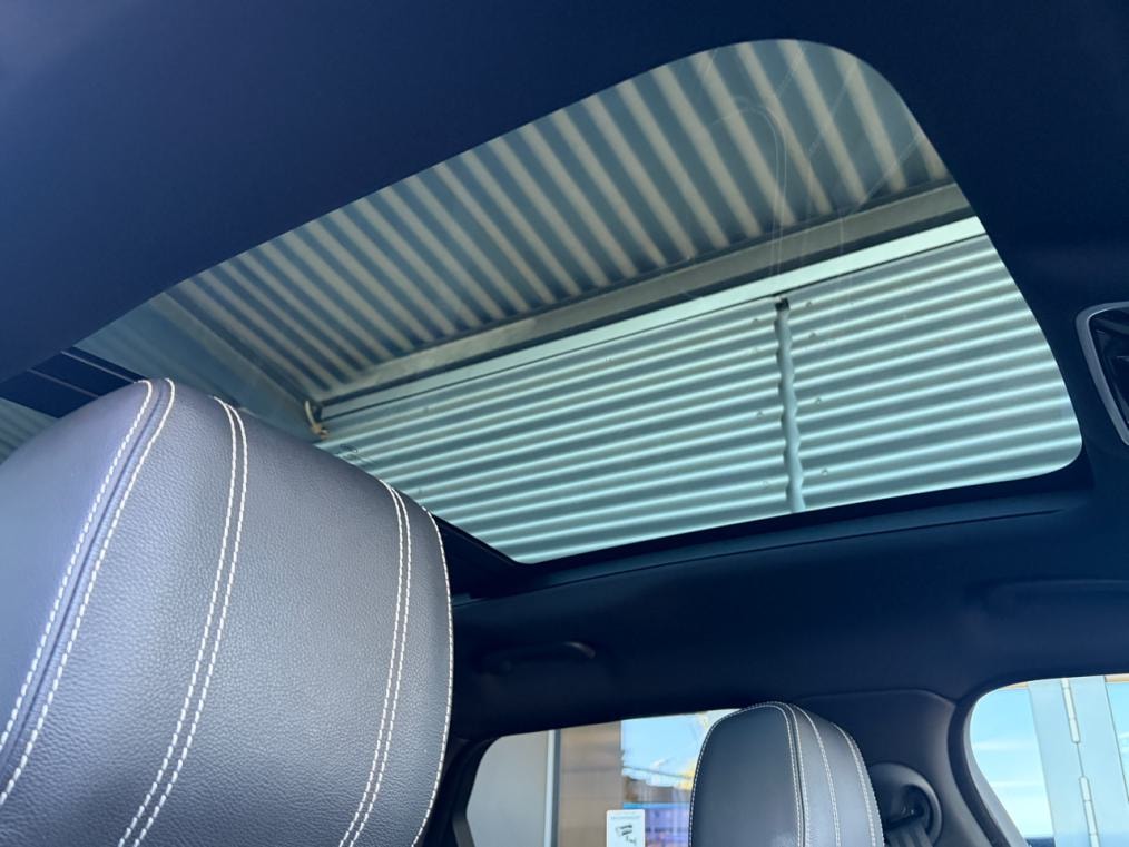 LAND ROVER Range Rover Velar D 240 S-image-11