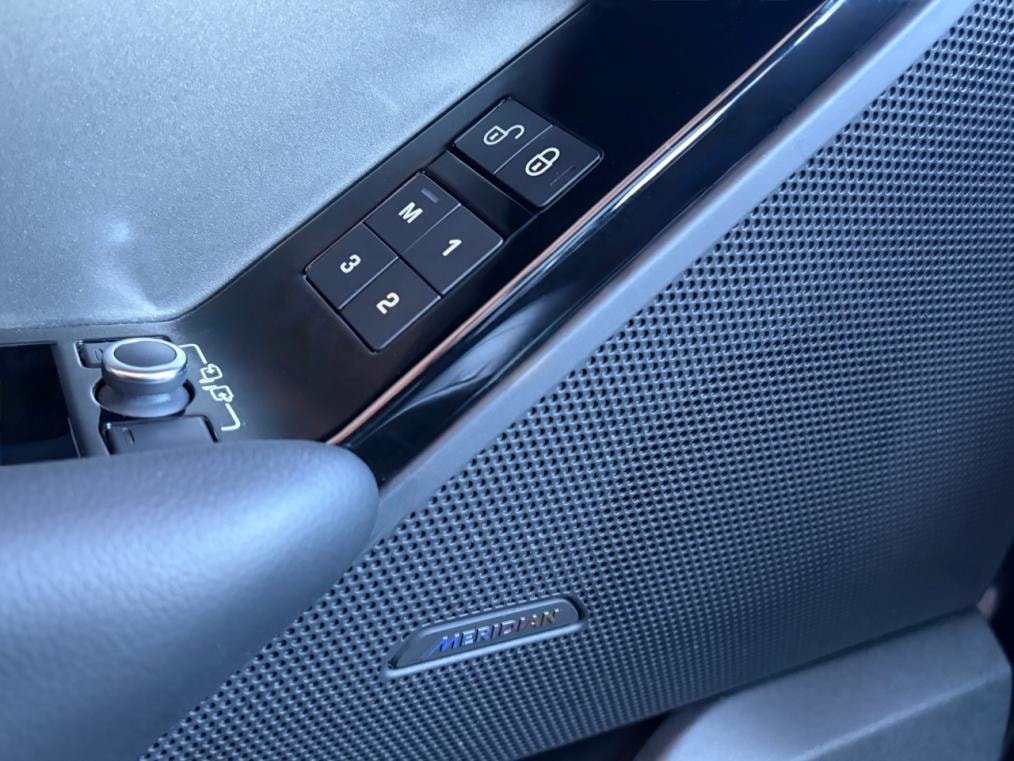 LAND ROVER Range Rover Velar D 240 S-image-5