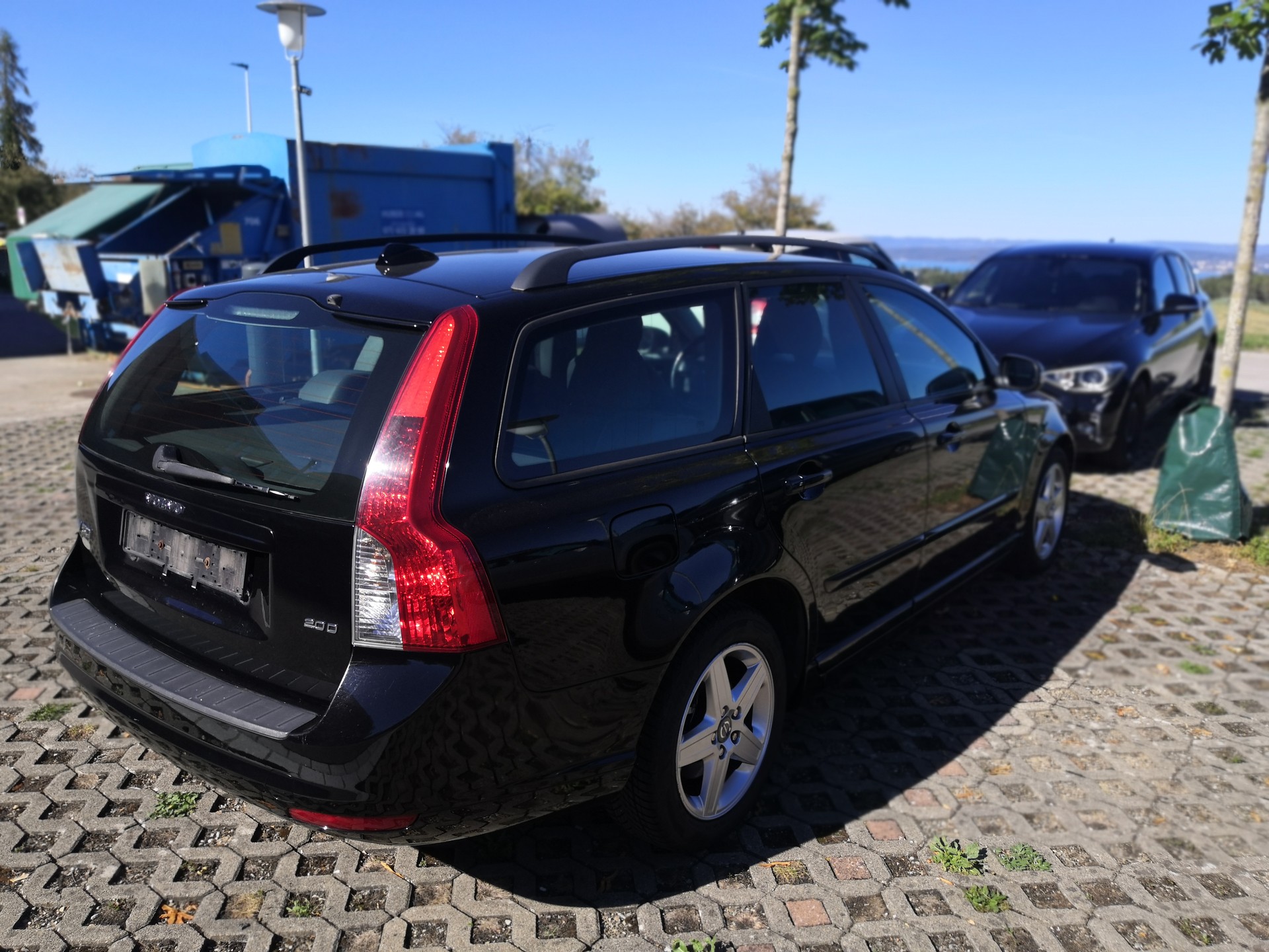VOLVO 2.0 D Momentum-image-1