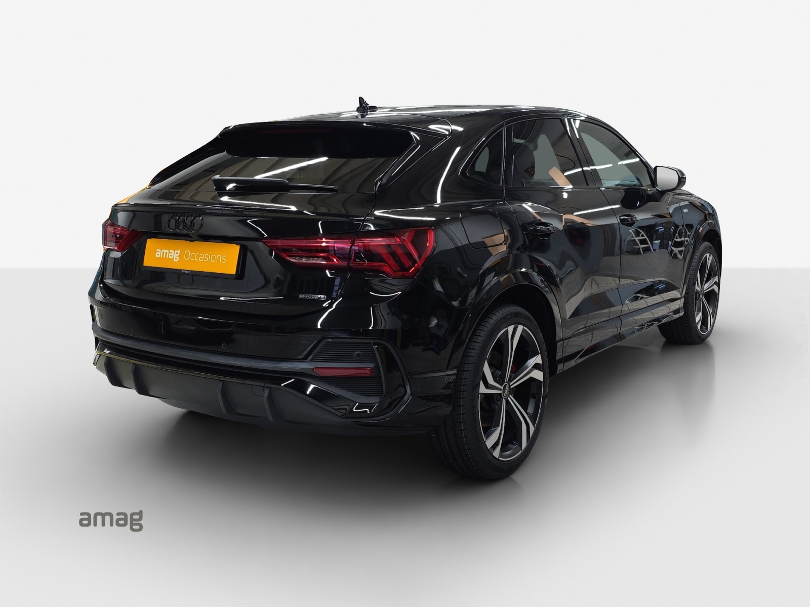 AUDI Q3 Sportback 45 TFSI S line quattro S-tronic-image-4