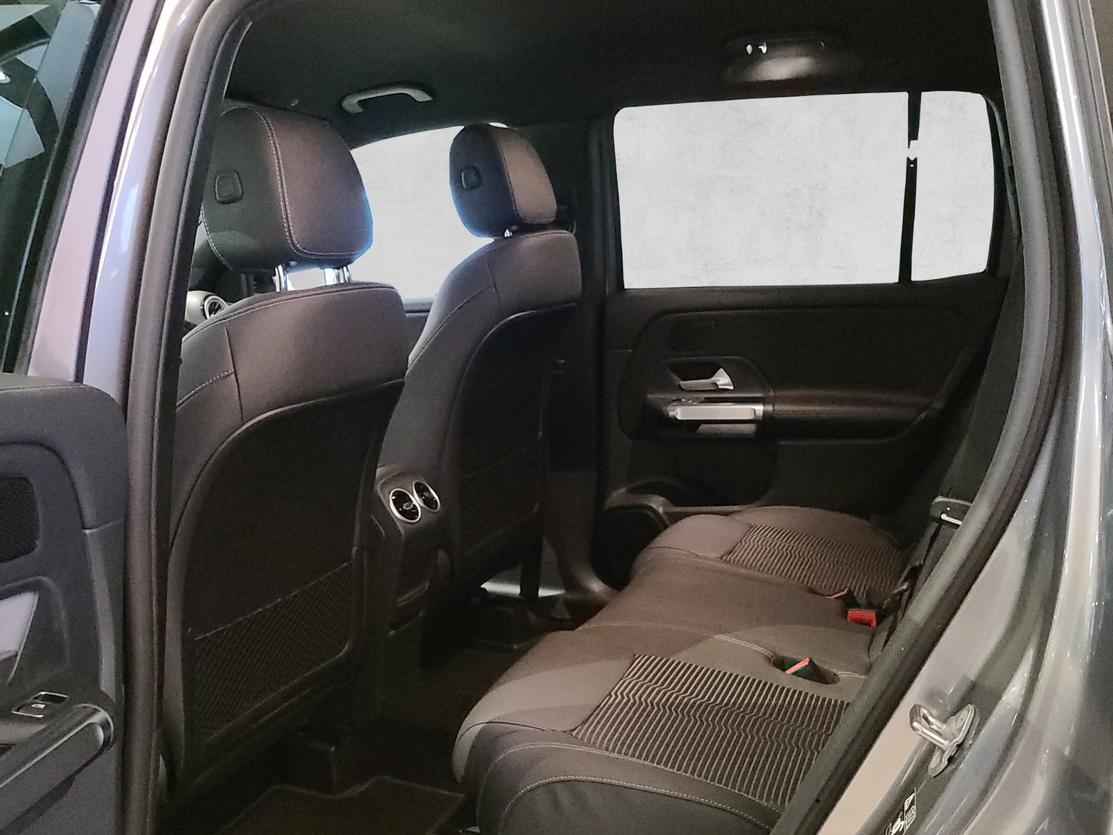 MERCEDES-BENZ GLB 250 Progressive 4matic-image-13