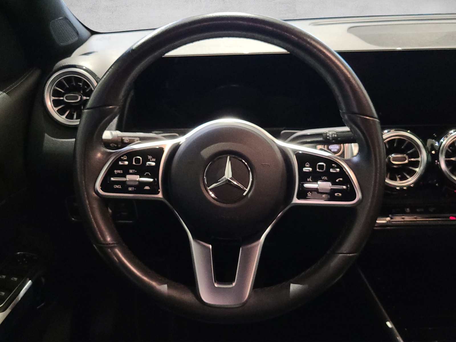 MERCEDES-BENZ GLB 250 Progressive 4matic-image-11