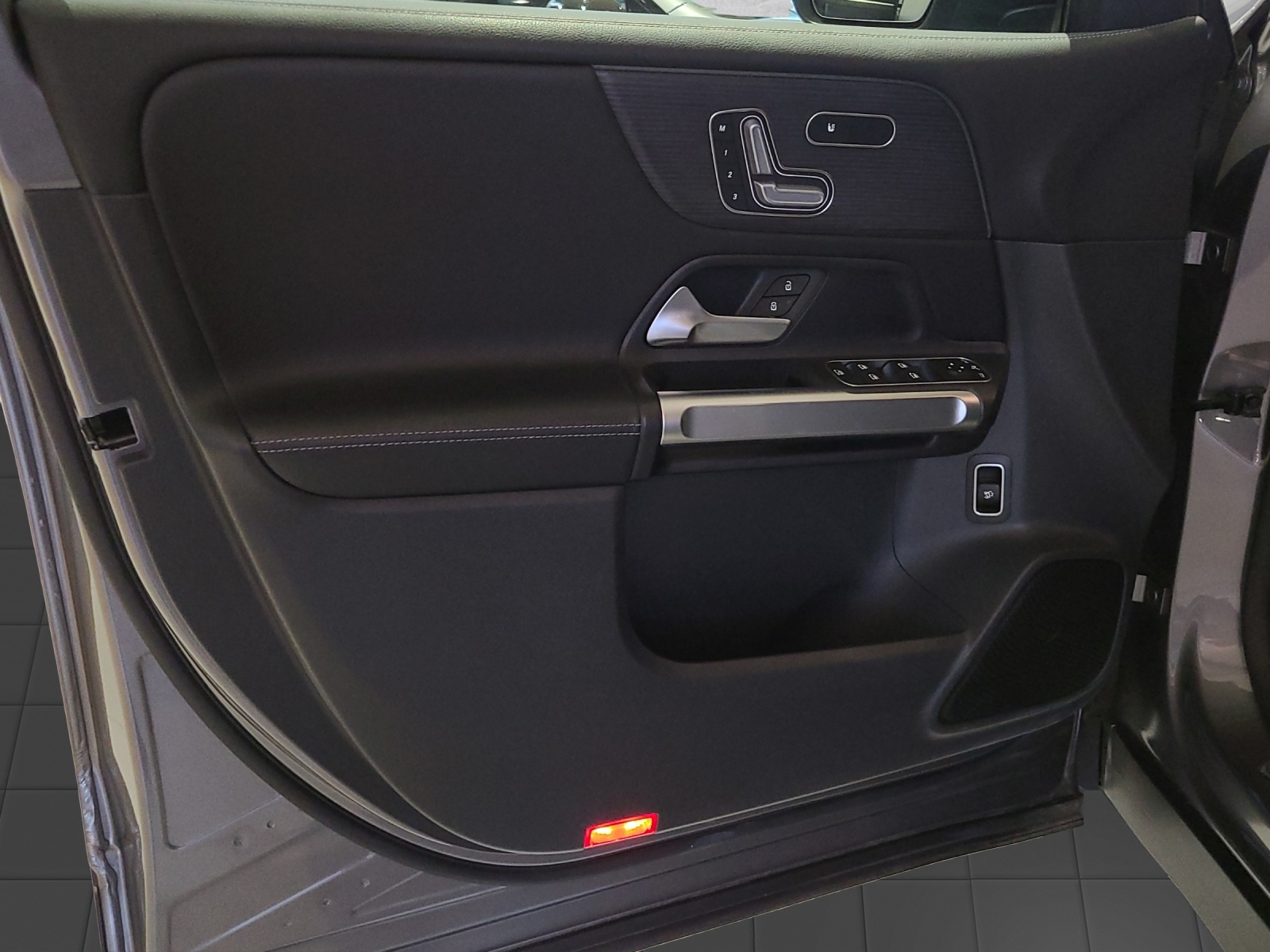 MERCEDES-BENZ GLB 250 Progressive 4matic-image-10