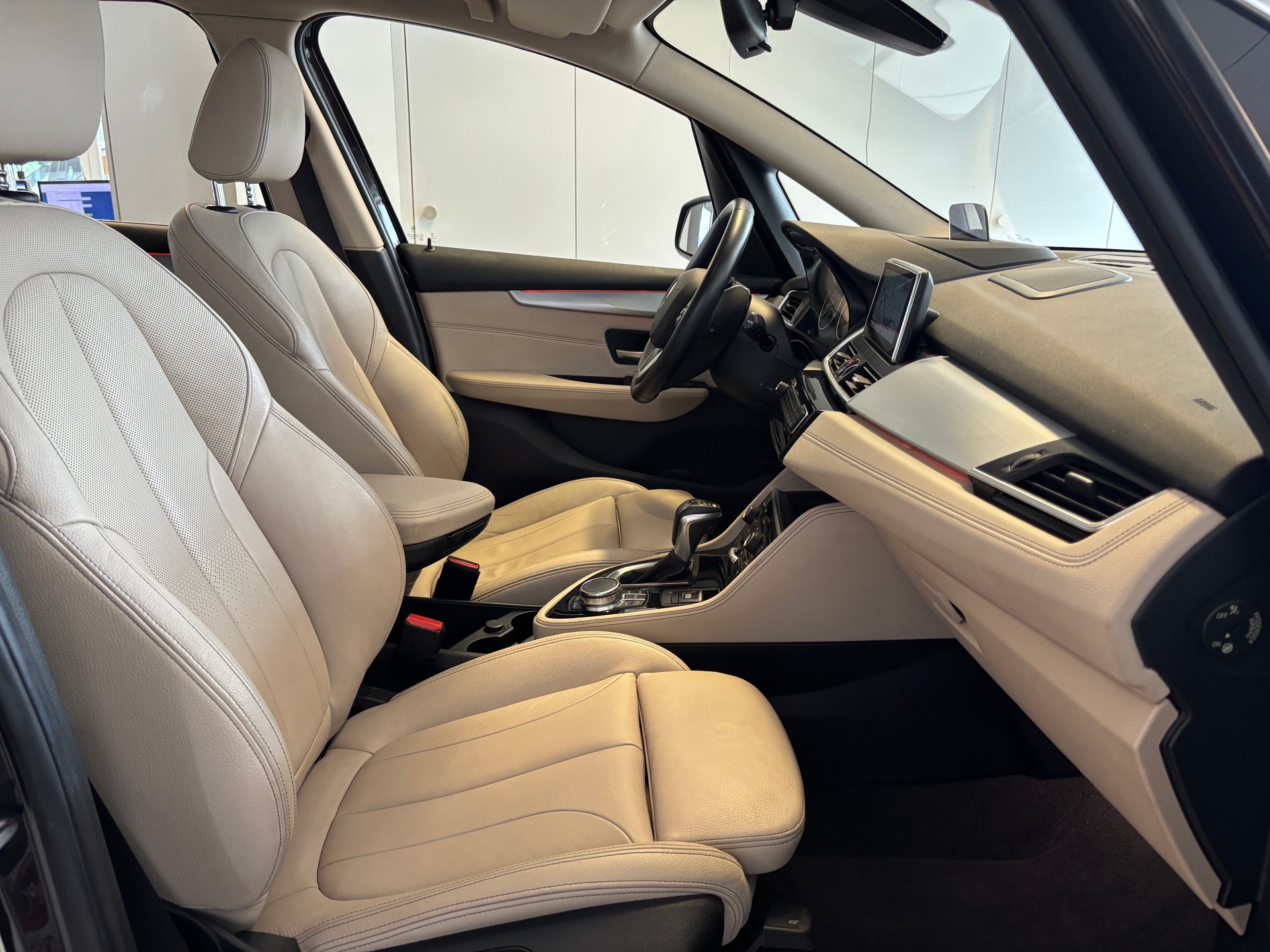 BMW 220d xDrive Gran Tourer Luxury Line Steptronic-image-8