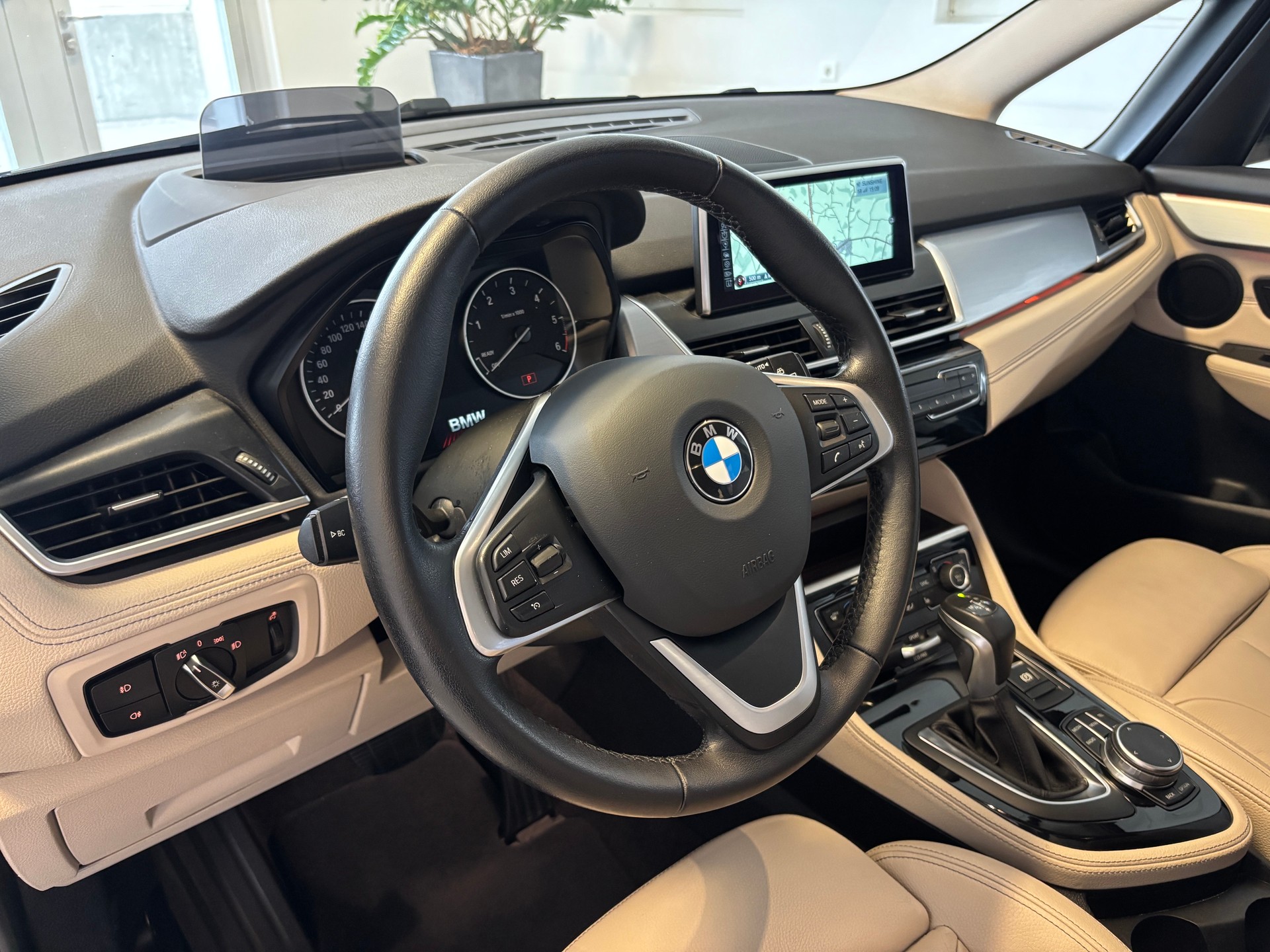 BMW 220d xDrive Gran Tourer Luxury Line Steptronic-image-5