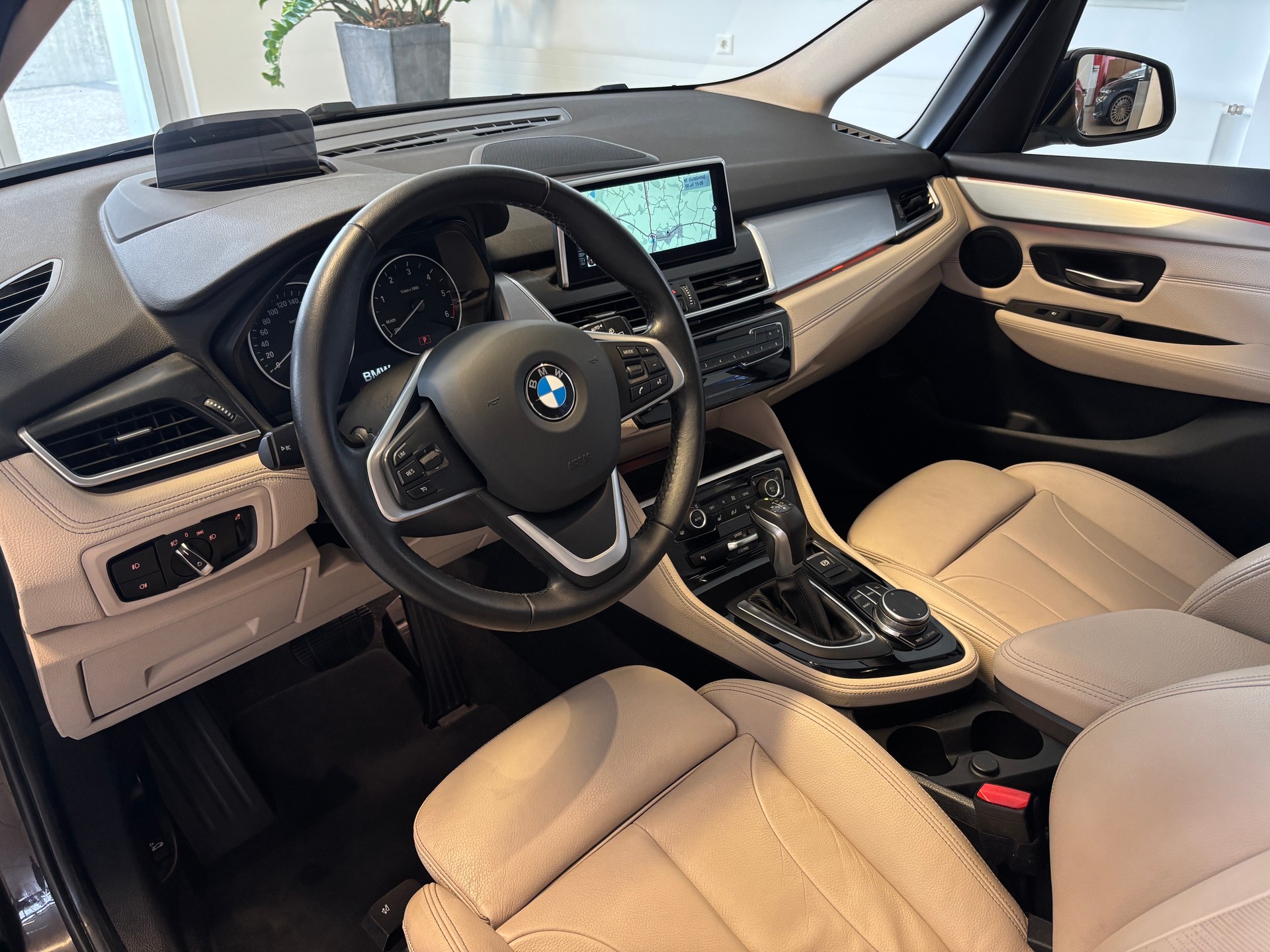 BMW 220d xDrive Gran Tourer Luxury Line Steptronic-image-4