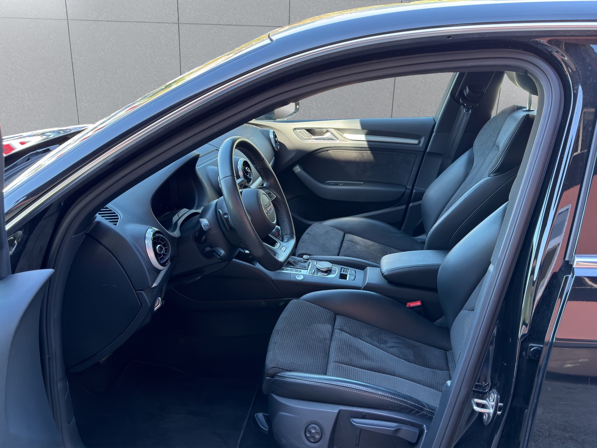 AUDI A3 Sportback 1.4 e-tron S-tronic S Line-image-8