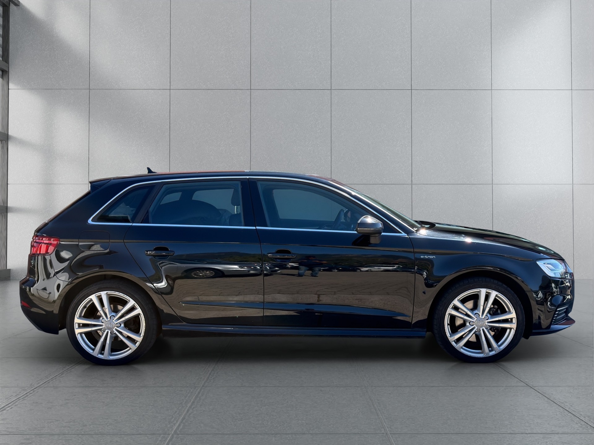 AUDI A3 Sportback 1.4 e-tron S-tronic S Line-image-7