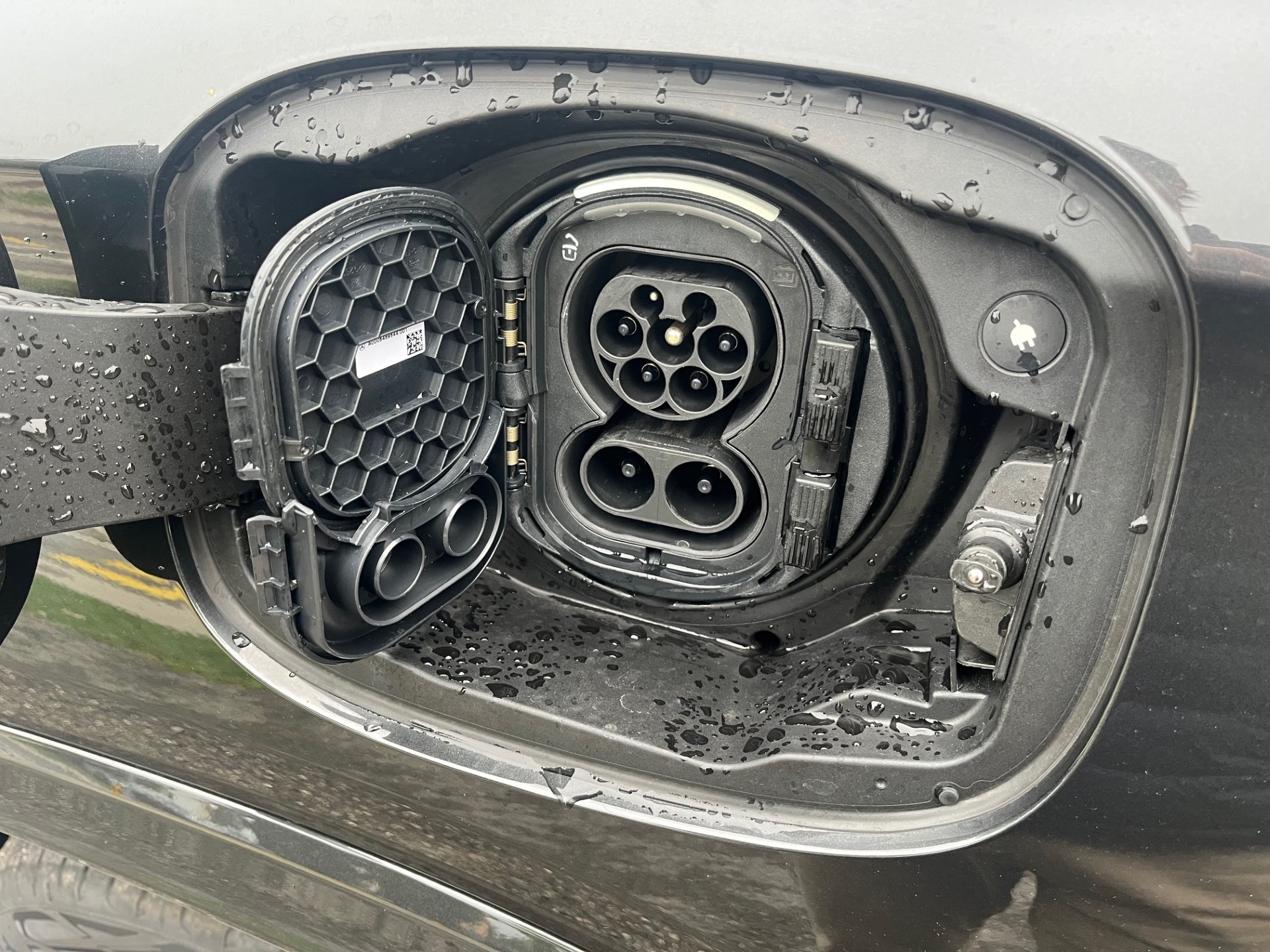 MERCEDES-BENZ GLC 300 de 4Matic EQ Star 9G-Tronic-image-8
