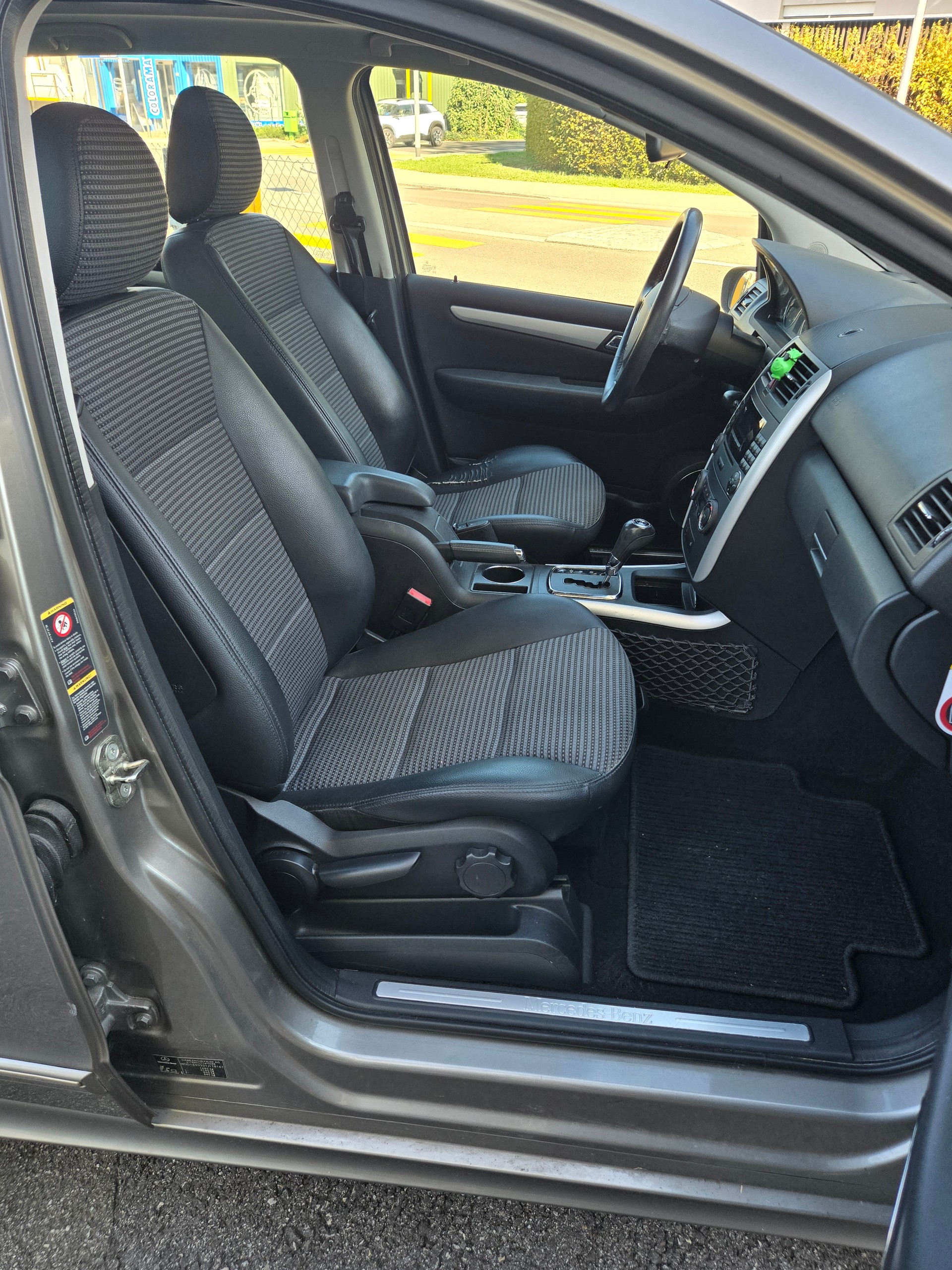 MERCEDES-BENZ A 200 Avantgarde-image-14