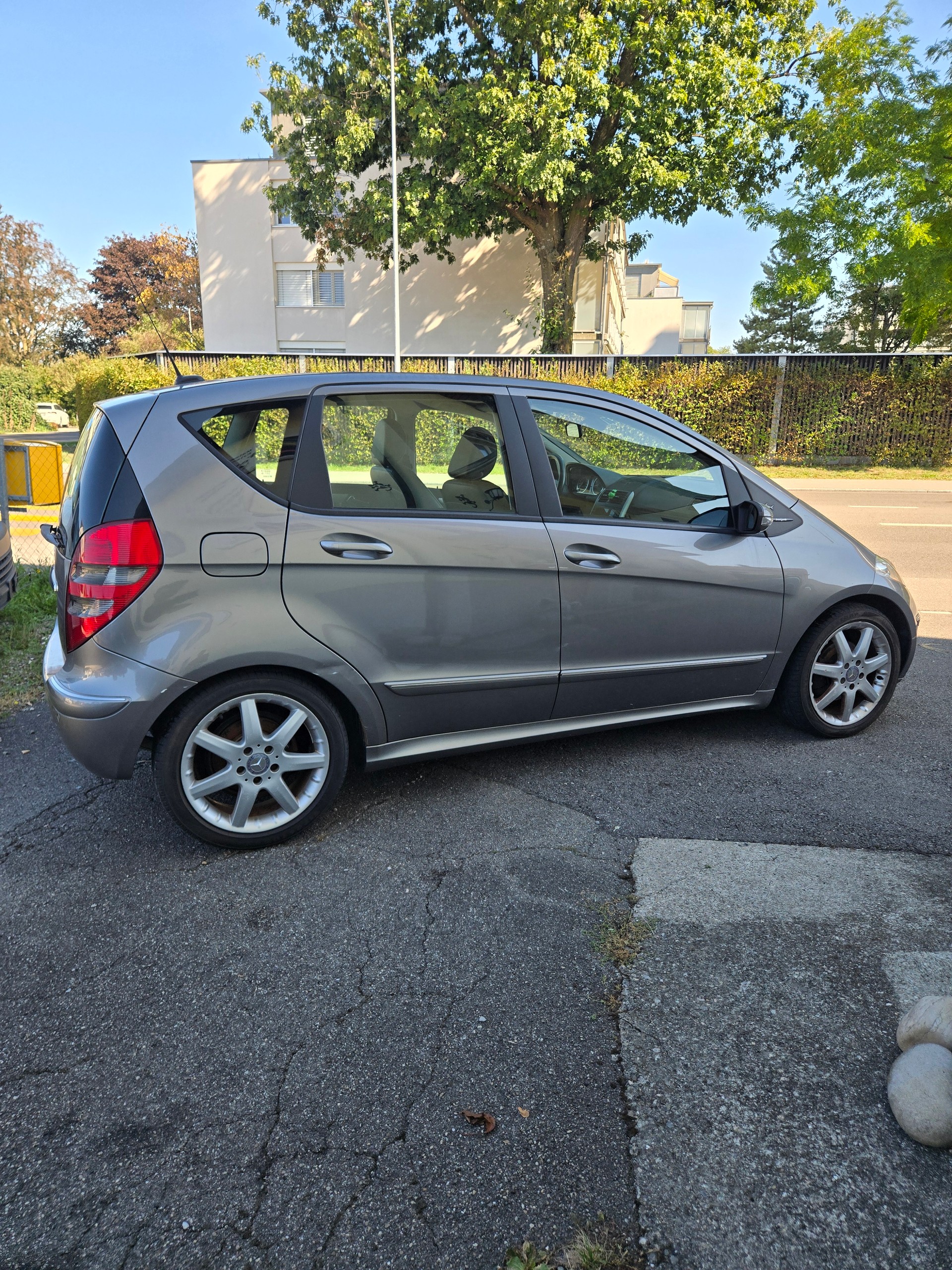MERCEDES-BENZ A 200 Avantgarde-image-4