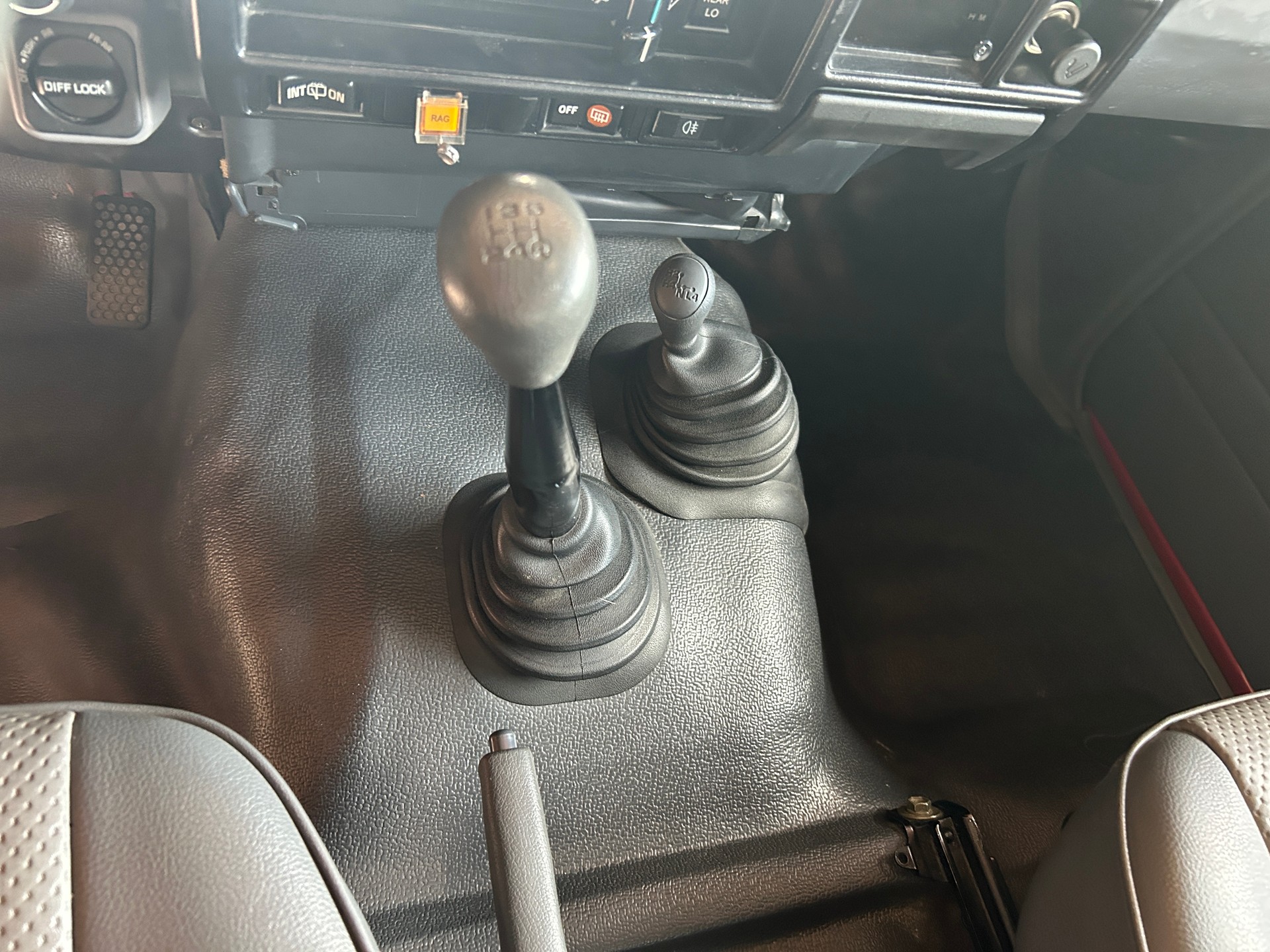 TOYOTA Land Cruiser 400 Hdt Long 4.2D-image-11