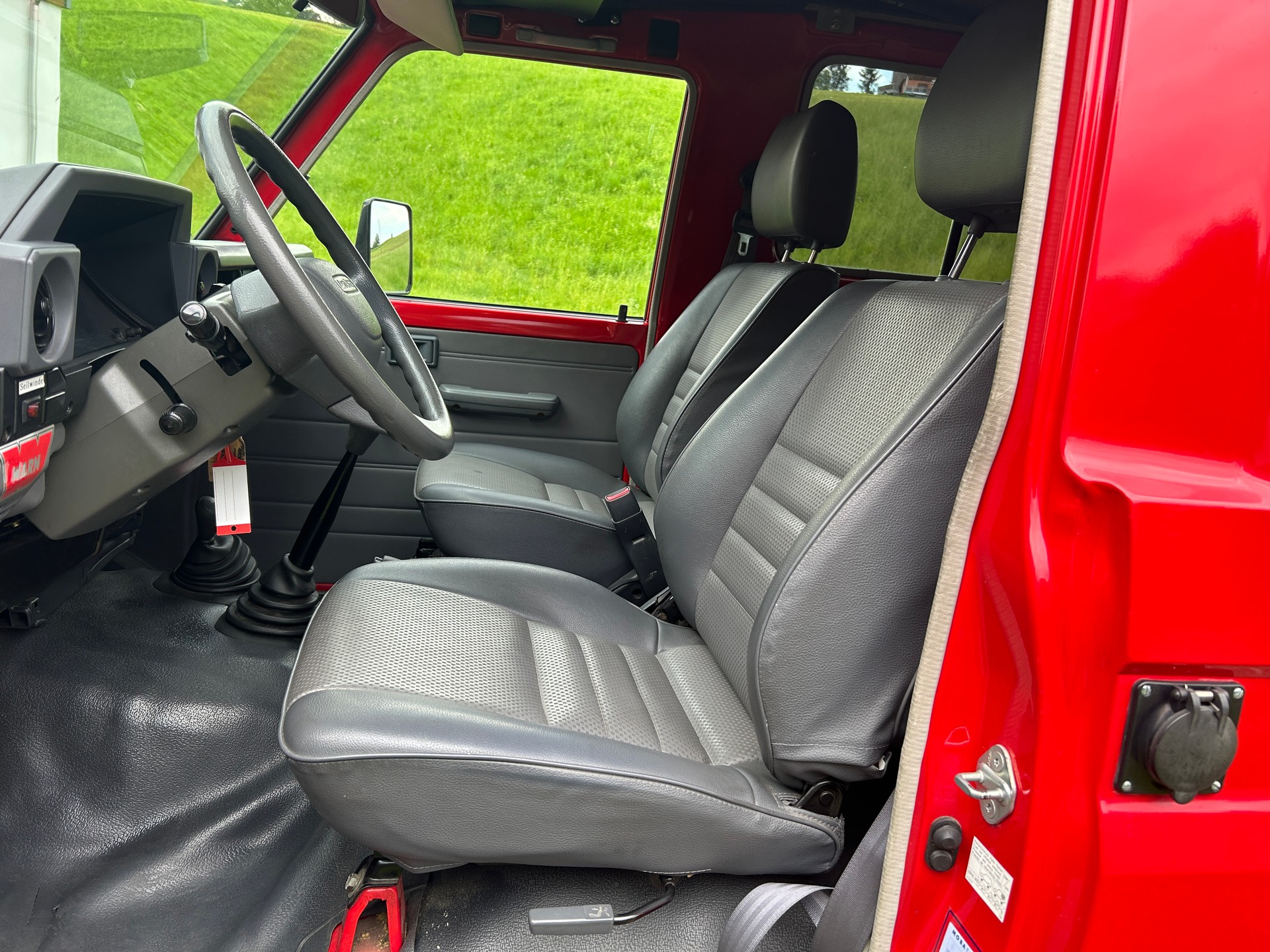 TOYOTA Land Cruiser 400 Hdt Long 4.2D-image-9