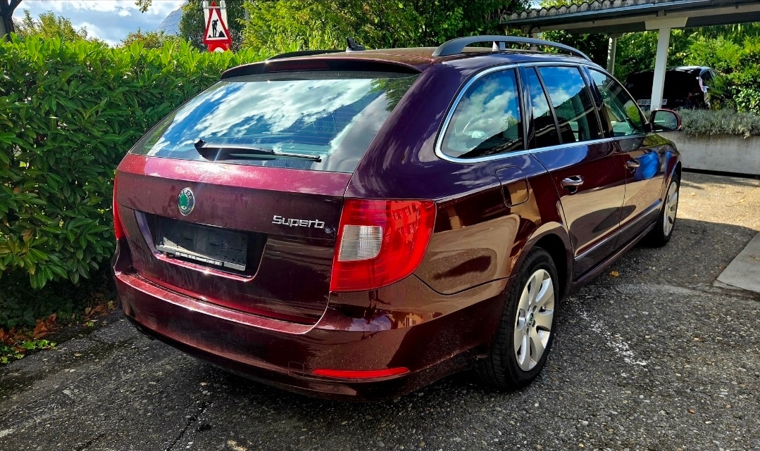 SKODA Superb Combi 2.0 TDi Ambition DSG-image-3