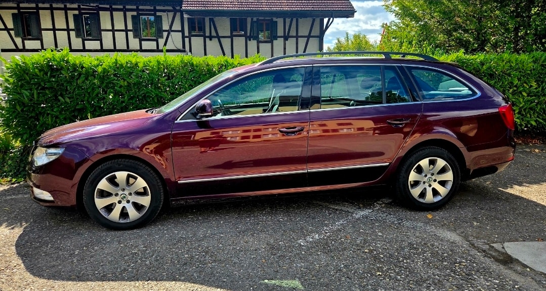 SKODA Superb Combi 2.0 TDi Ambition DSG-image-1
