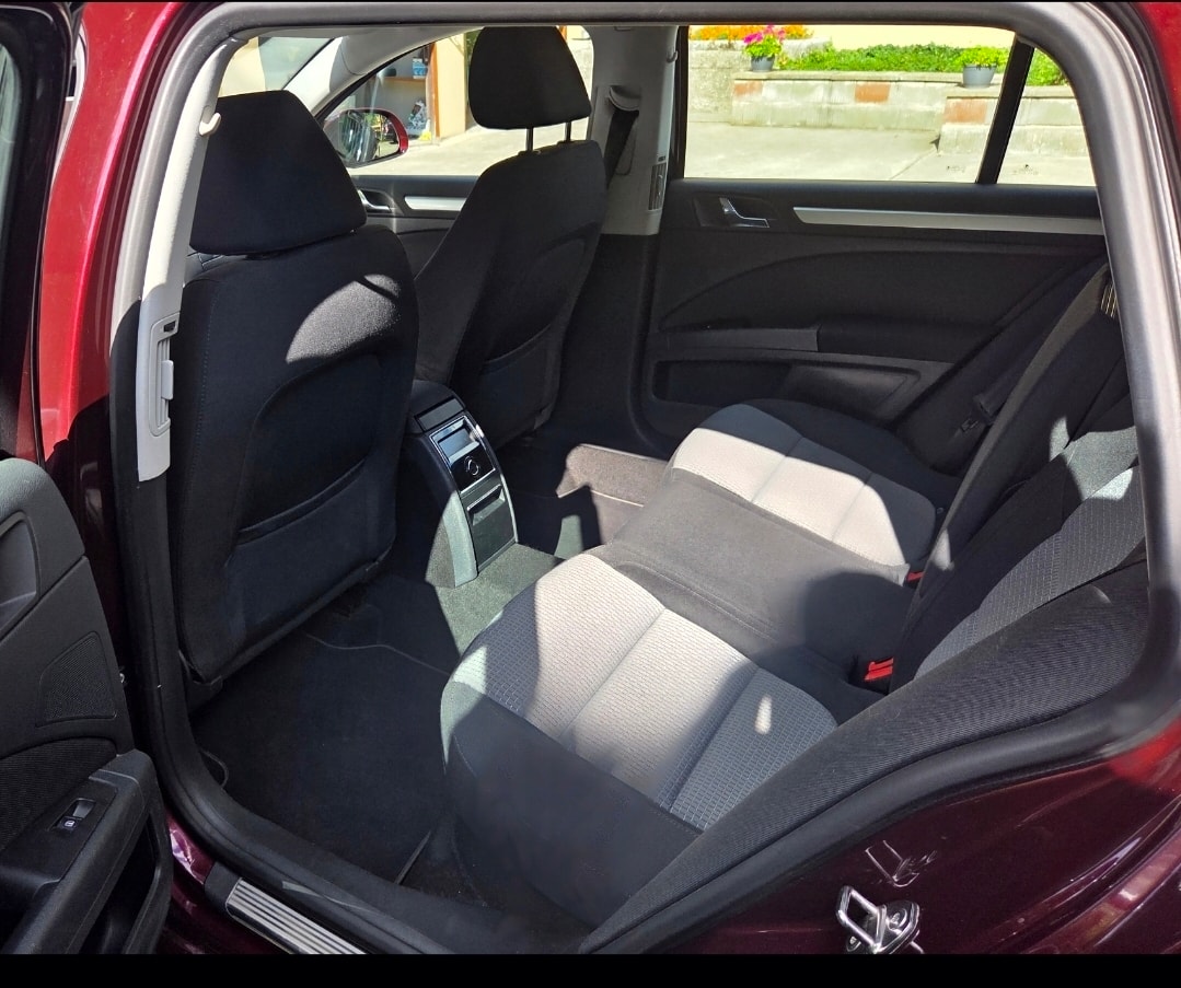SKODA Superb Combi 2.0 TDi Ambition DSG-image-8