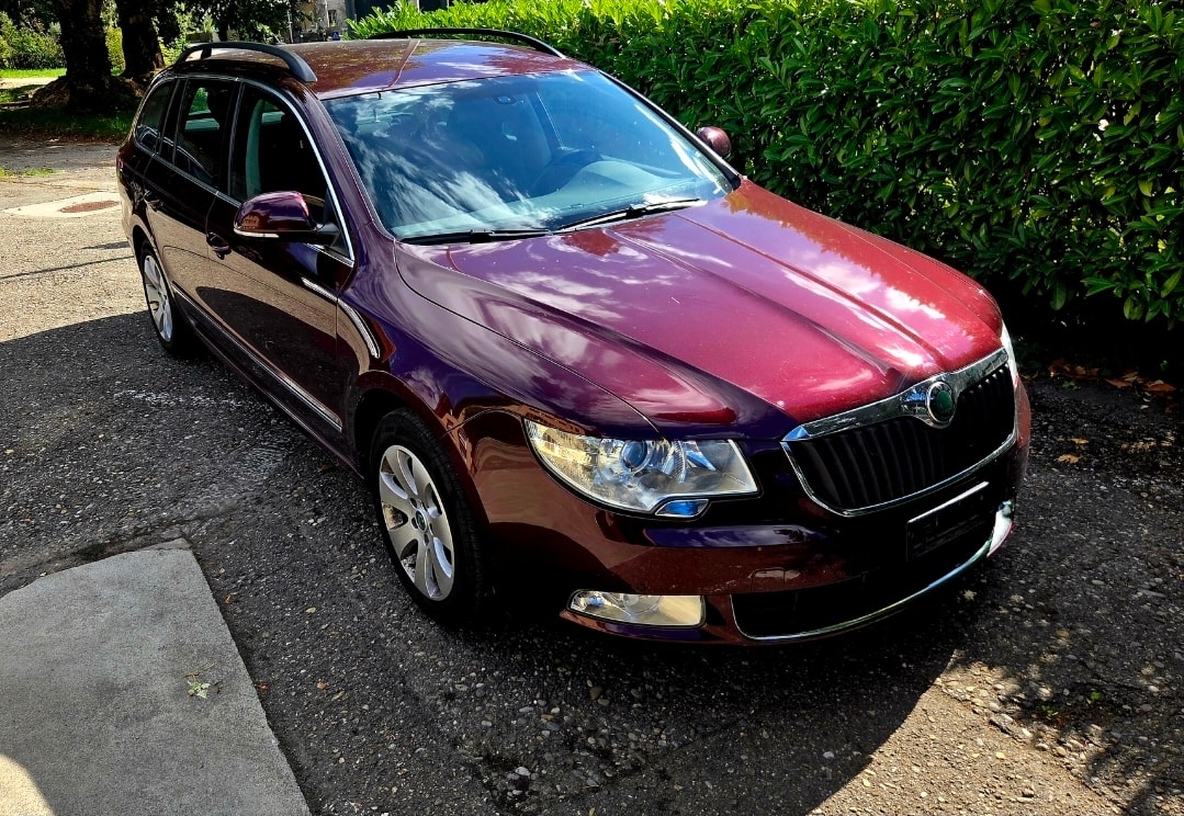 SKODA Superb Combi 2.0 TDi Ambition DSG-image-5