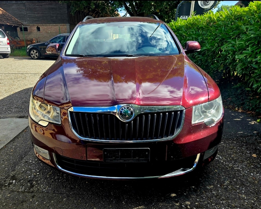 SKODA Superb Combi 2.0 TDi Ambition DSG-image-6