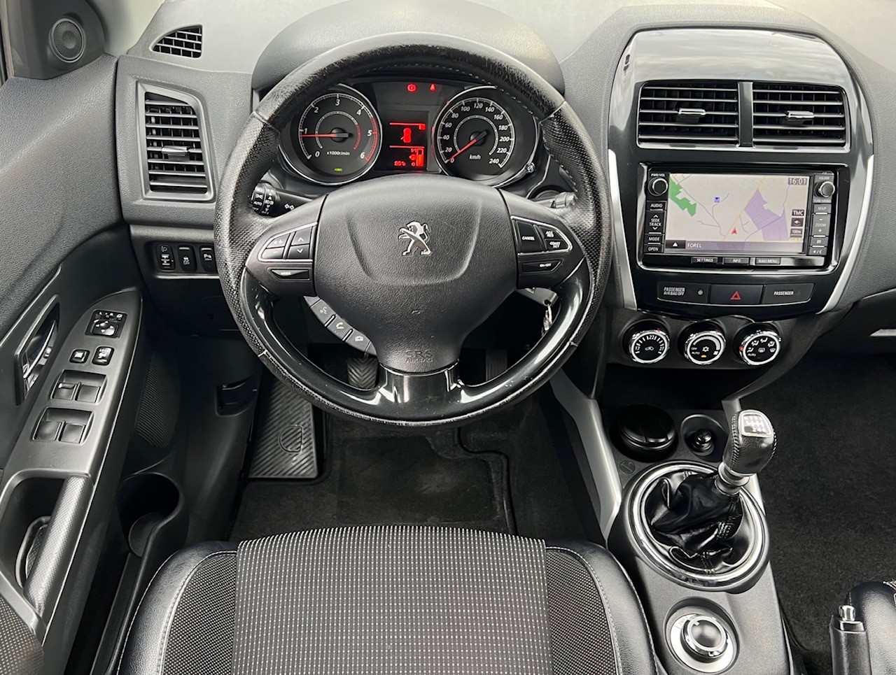 PEUGEOT 4008 1.6 HDi Active 4WD-image-10