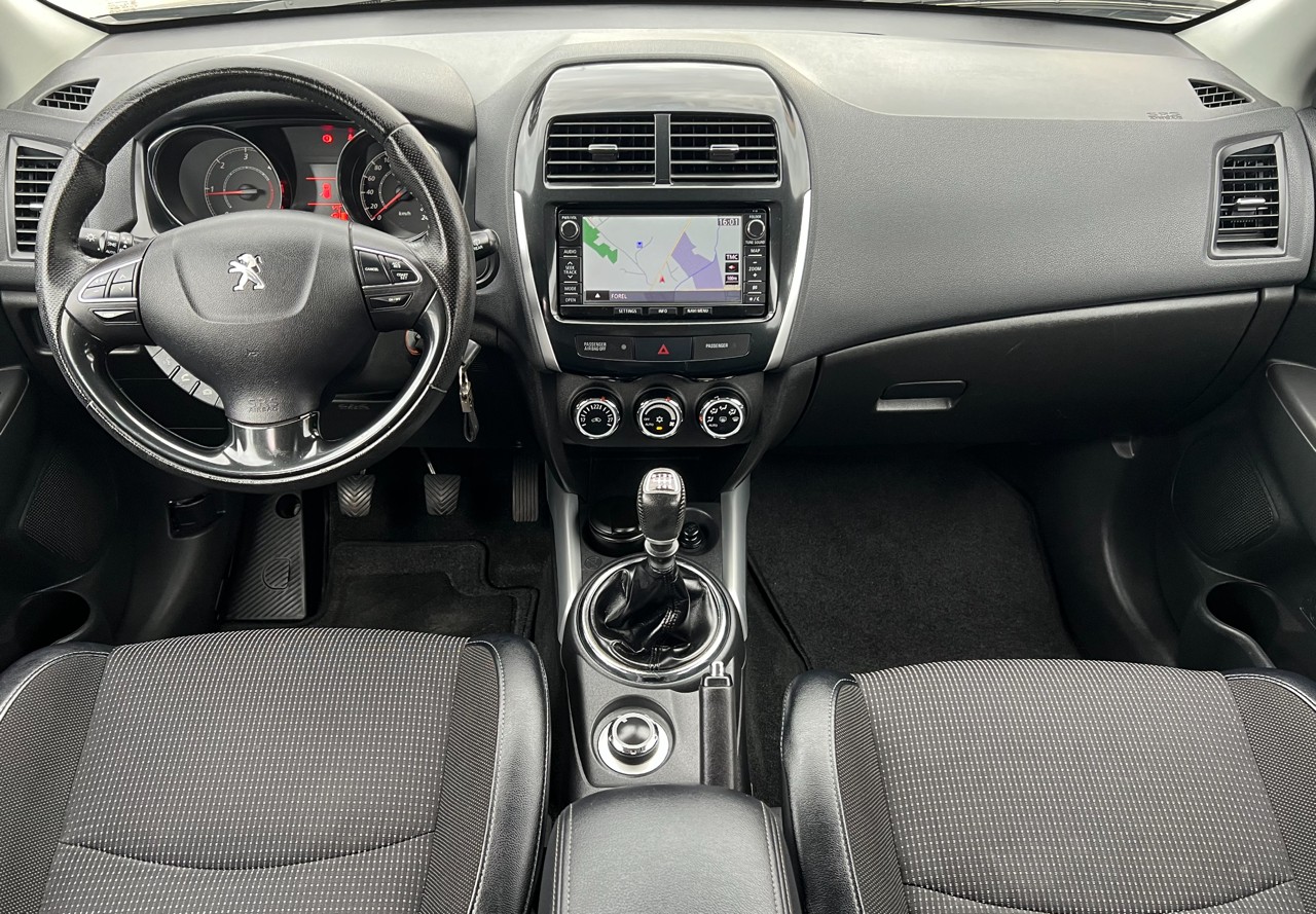 PEUGEOT 4008 1.6 HDi Active 4WD-image-9