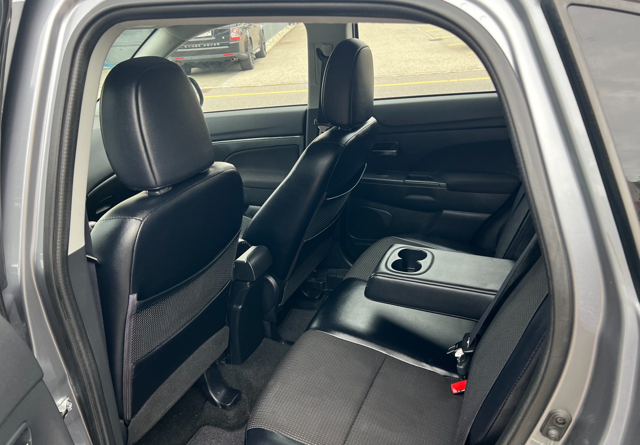 PEUGEOT 4008 1.6 HDi Active 4WD-image-8