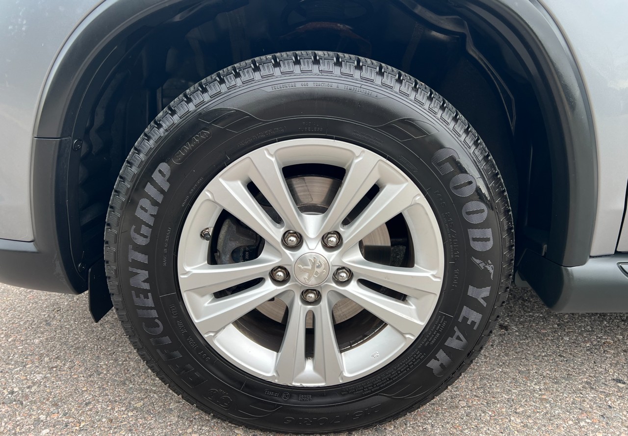 PEUGEOT 4008 1.6 HDi Active 4WD-image-13