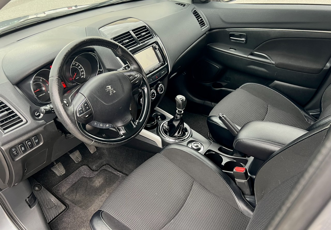 PEUGEOT 4008 1.6 HDi Active 4WD-image-6
