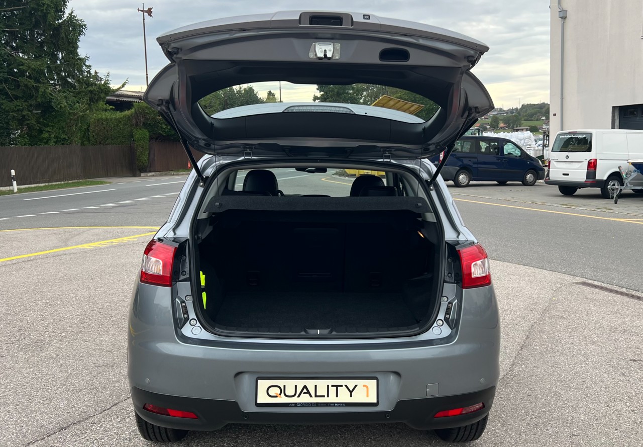 PEUGEOT 4008 1.6 HDi Active 4WD-image-15
