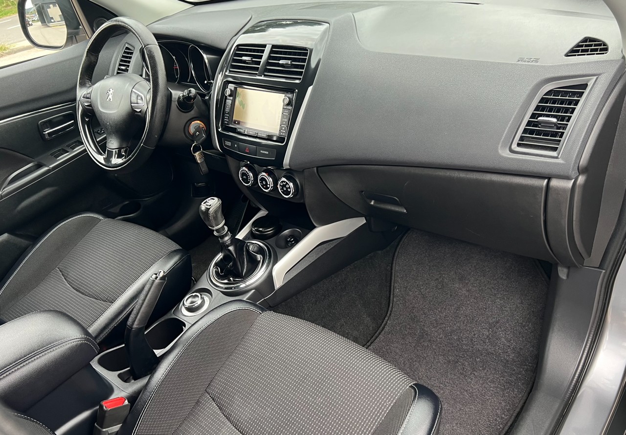 PEUGEOT 4008 1.6 HDi Active 4WD-image-7