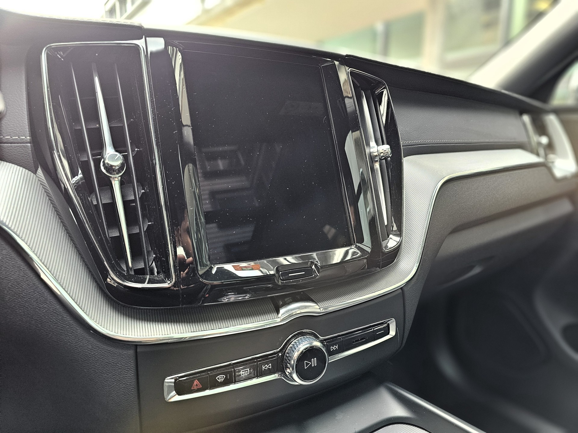 VOLVO XC60 B5 Benzin Mild Hybrid AWD Ultra Dark Geartronic-image-11