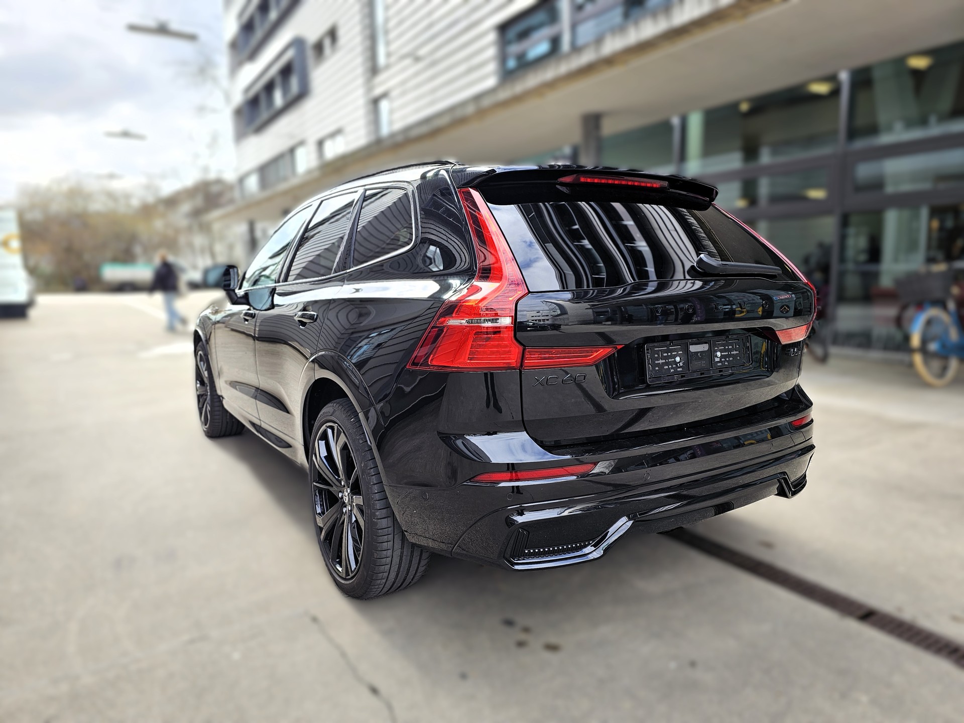 VOLVO XC60 B5 Benzin Mild Hybrid AWD Ultra Dark Geartronic-image-2