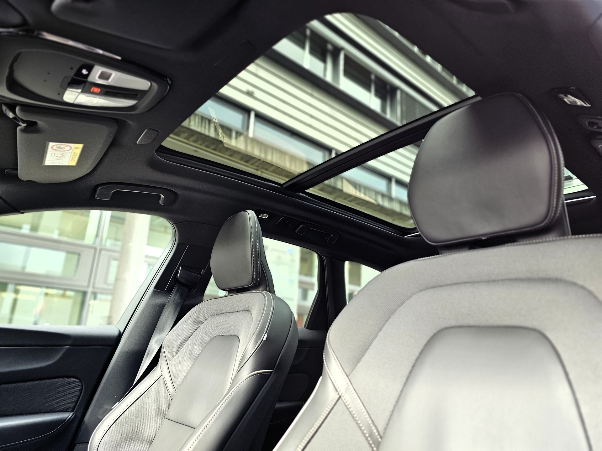 VOLVO XC60 B5 Benzin Mild Hybrid AWD Ultra Dark Geartronic-image-12