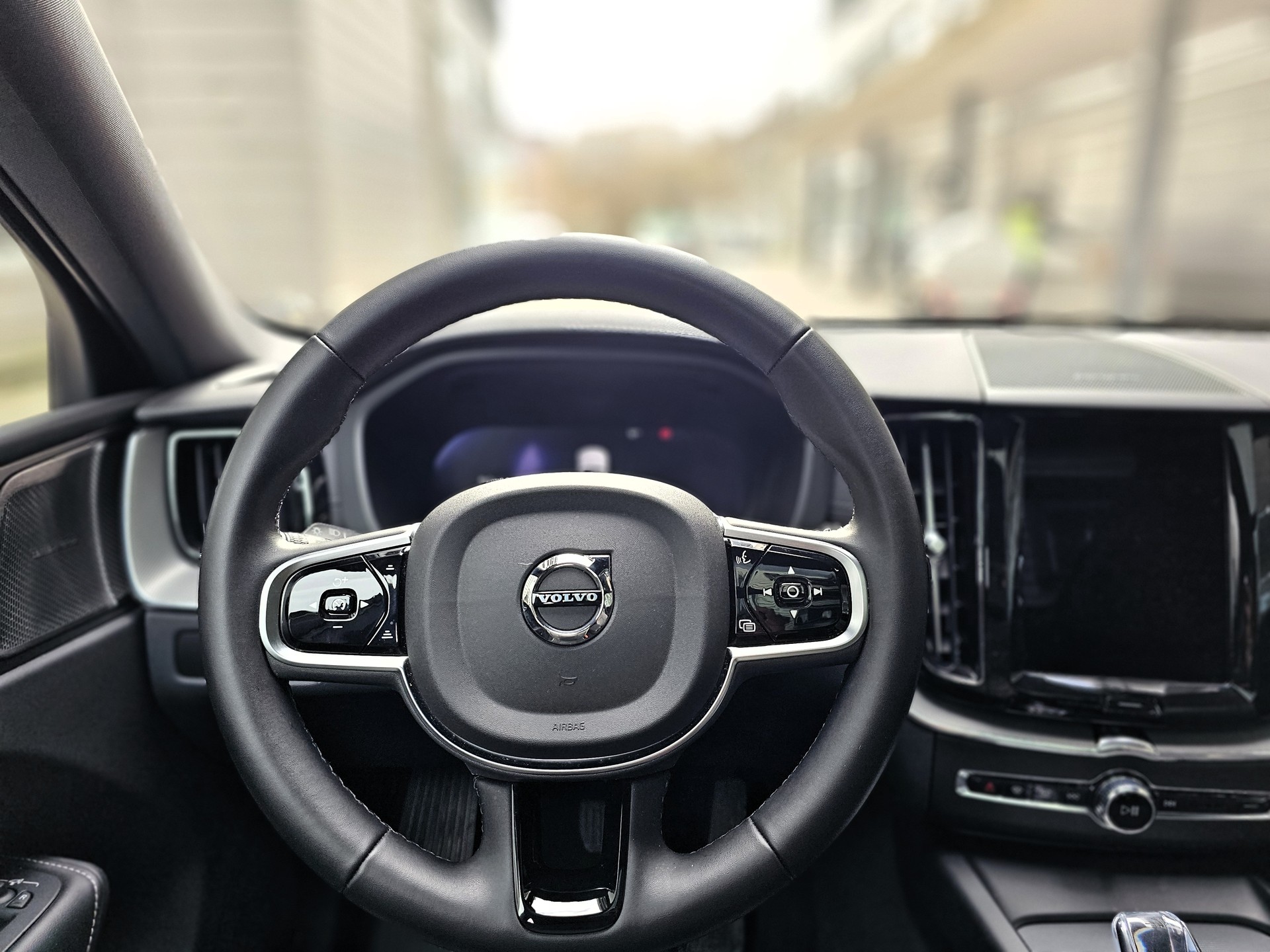 VOLVO XC60 B5 Benzin Mild Hybrid AWD Ultra Dark Geartronic-image-10