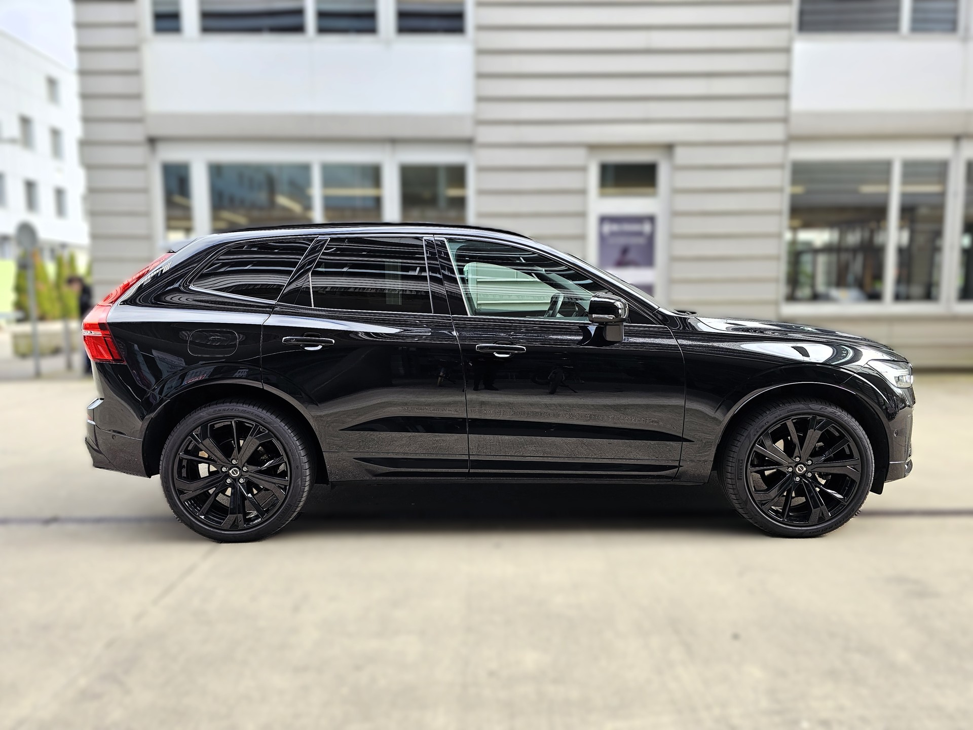 VOLVO XC60 B5 Benzin Mild Hybrid AWD Ultra Dark Geartronic-image-5