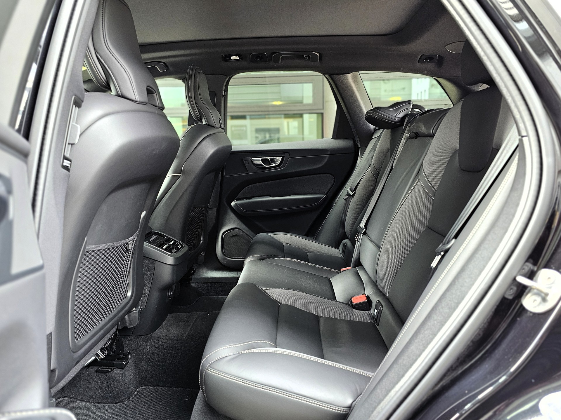 VOLVO XC60 B5 Benzin Mild Hybrid AWD Ultra Dark Geartronic-image-13