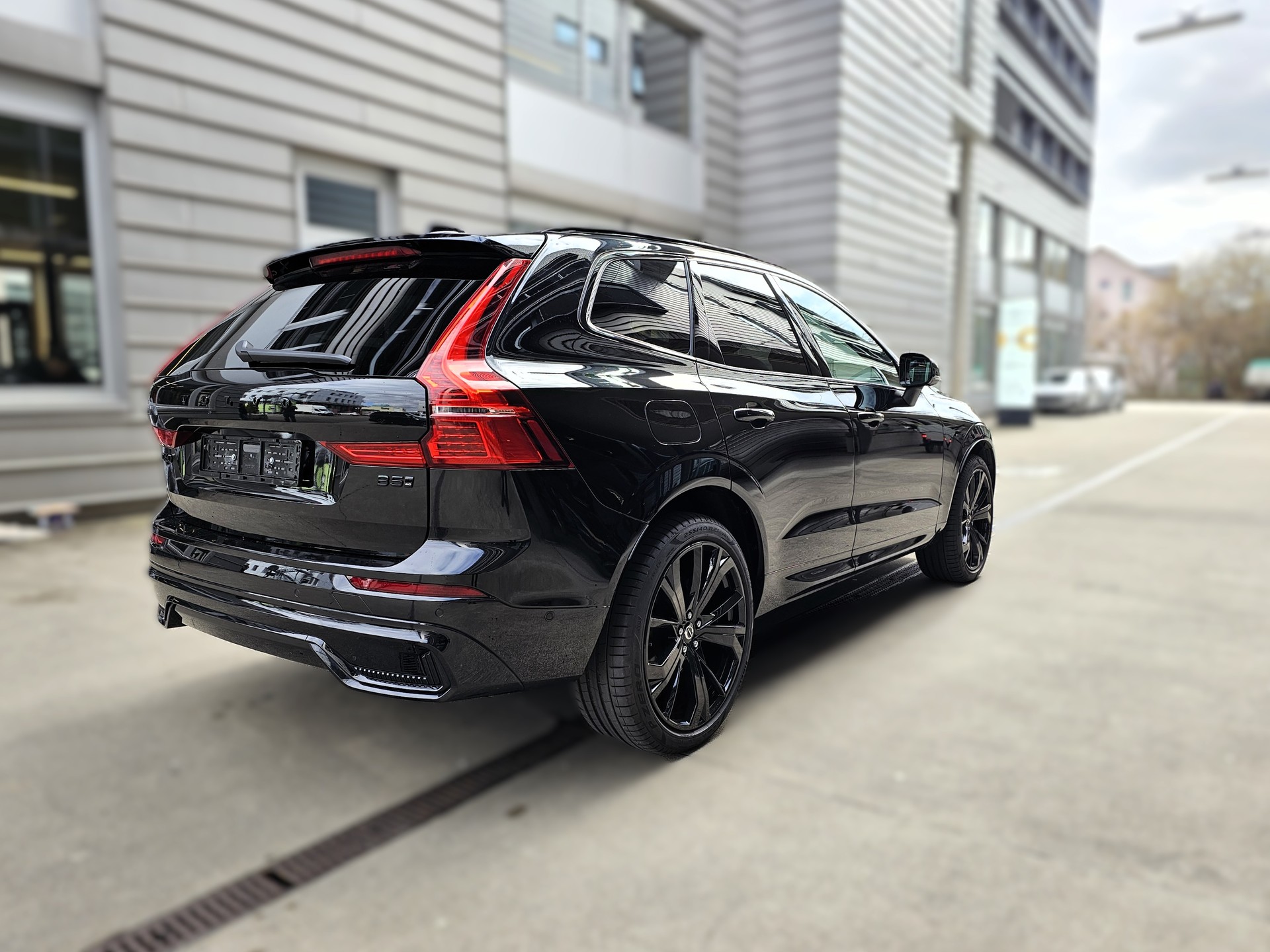 VOLVO XC60 B5 Benzin Mild Hybrid AWD Ultra Dark Geartronic-image-4
