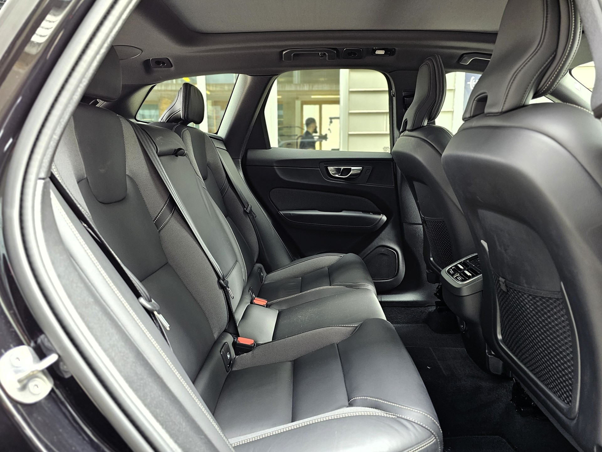 VOLVO XC60 B5 Benzin Mild Hybrid AWD Ultra Dark Geartronic-image-15