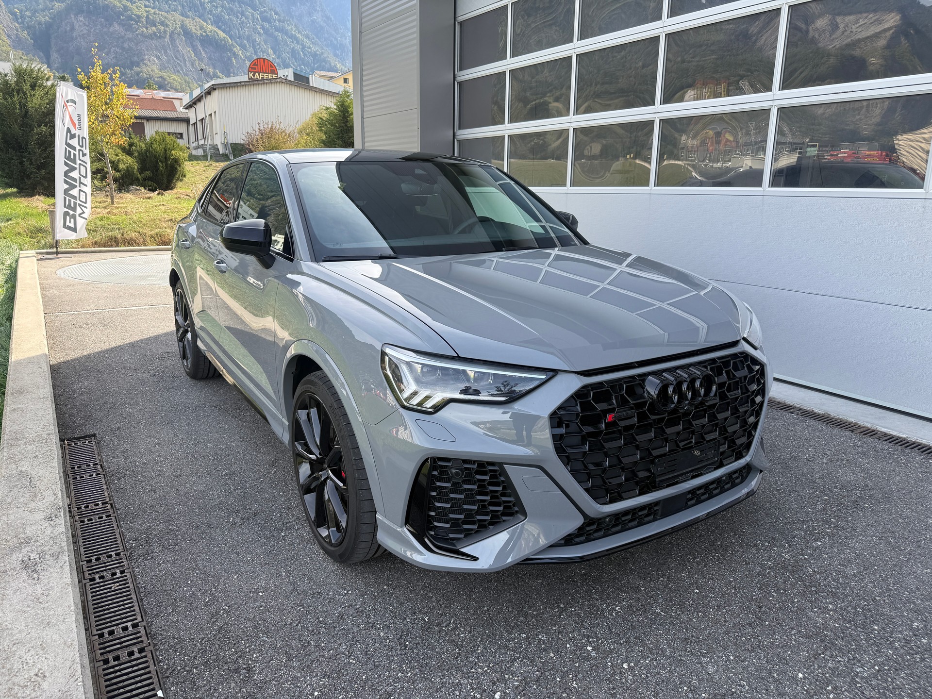 AUDI RS Q3 Sportback quattro S tronic-image-1