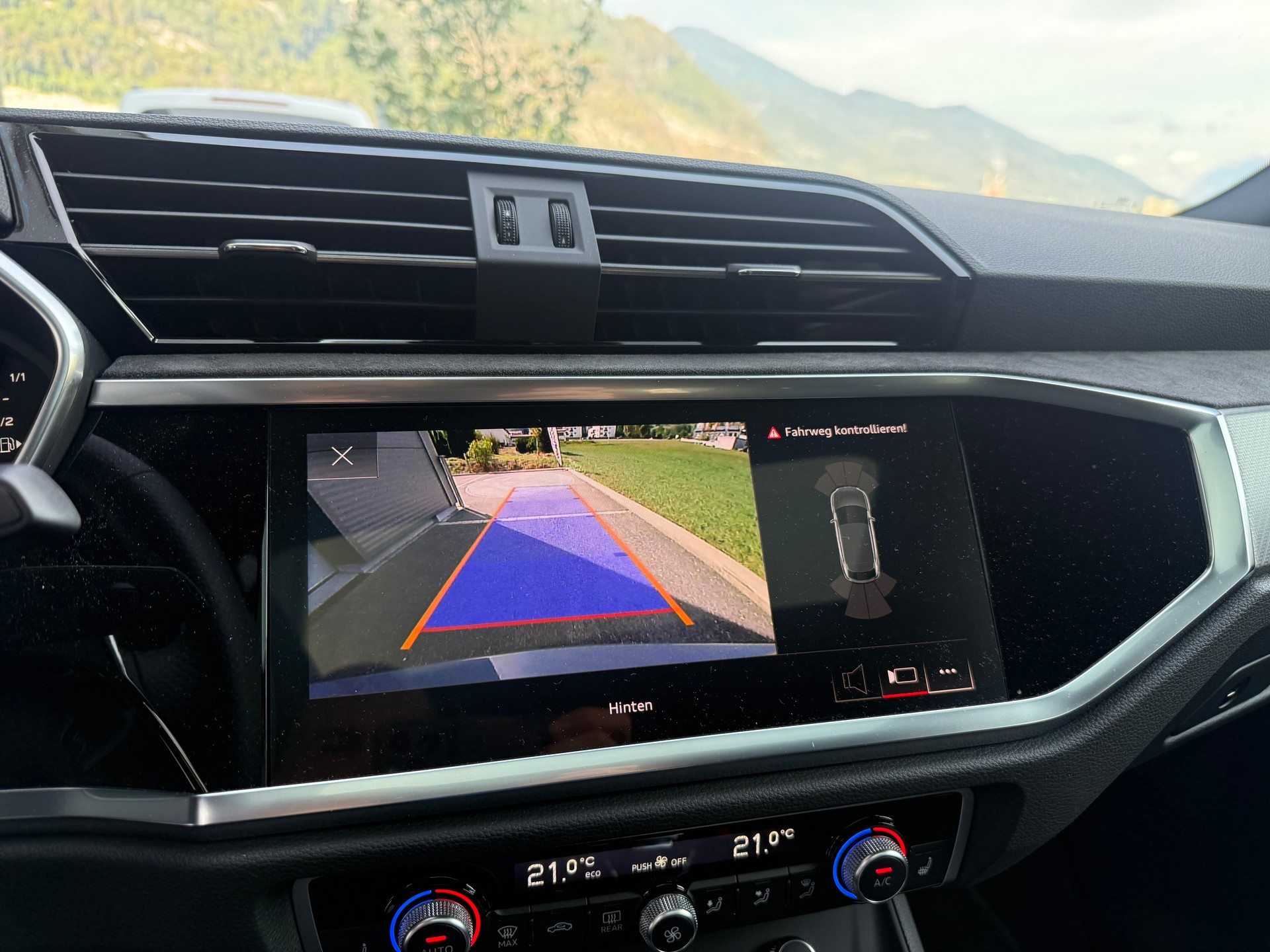 AUDI RS Q3 Sportback quattro S tronic-image-8