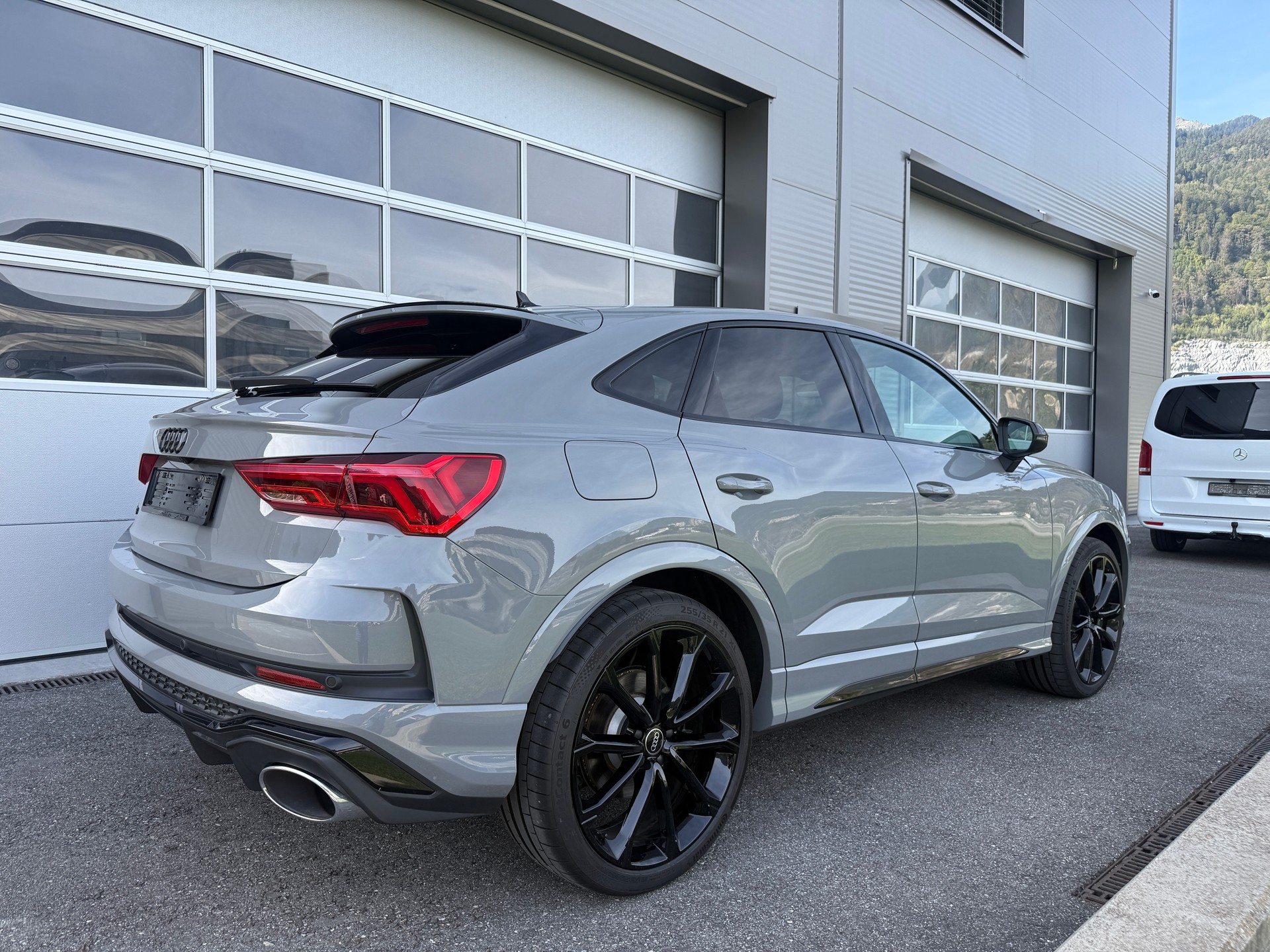 AUDI RS Q3 Sportback quattro S tronic-image-2