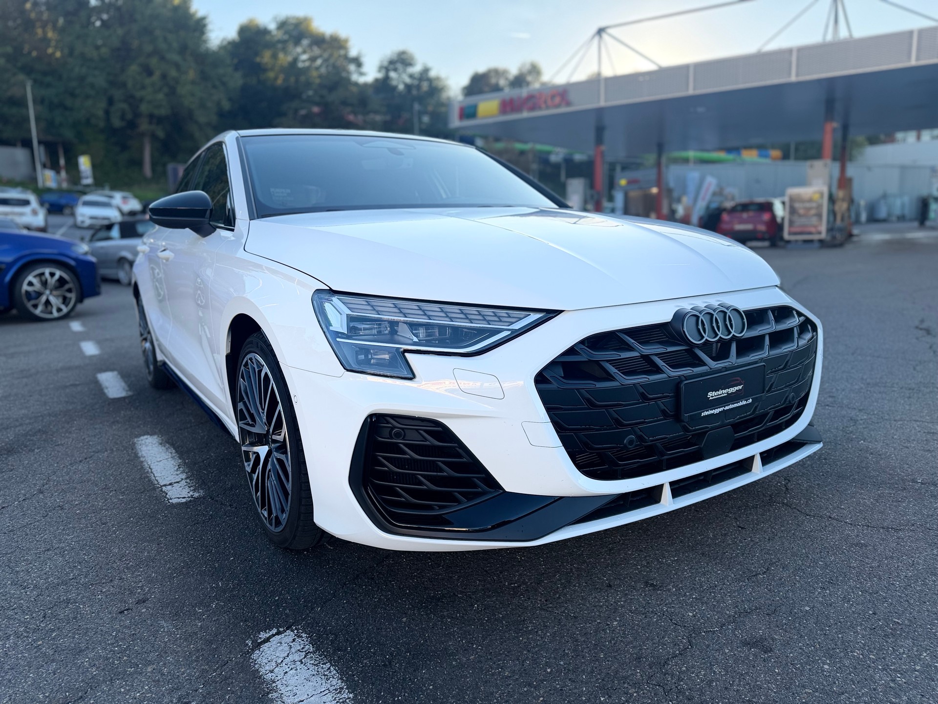 AUDI S3 Sportback TFSI quattro S-tronic-showroom-element-1